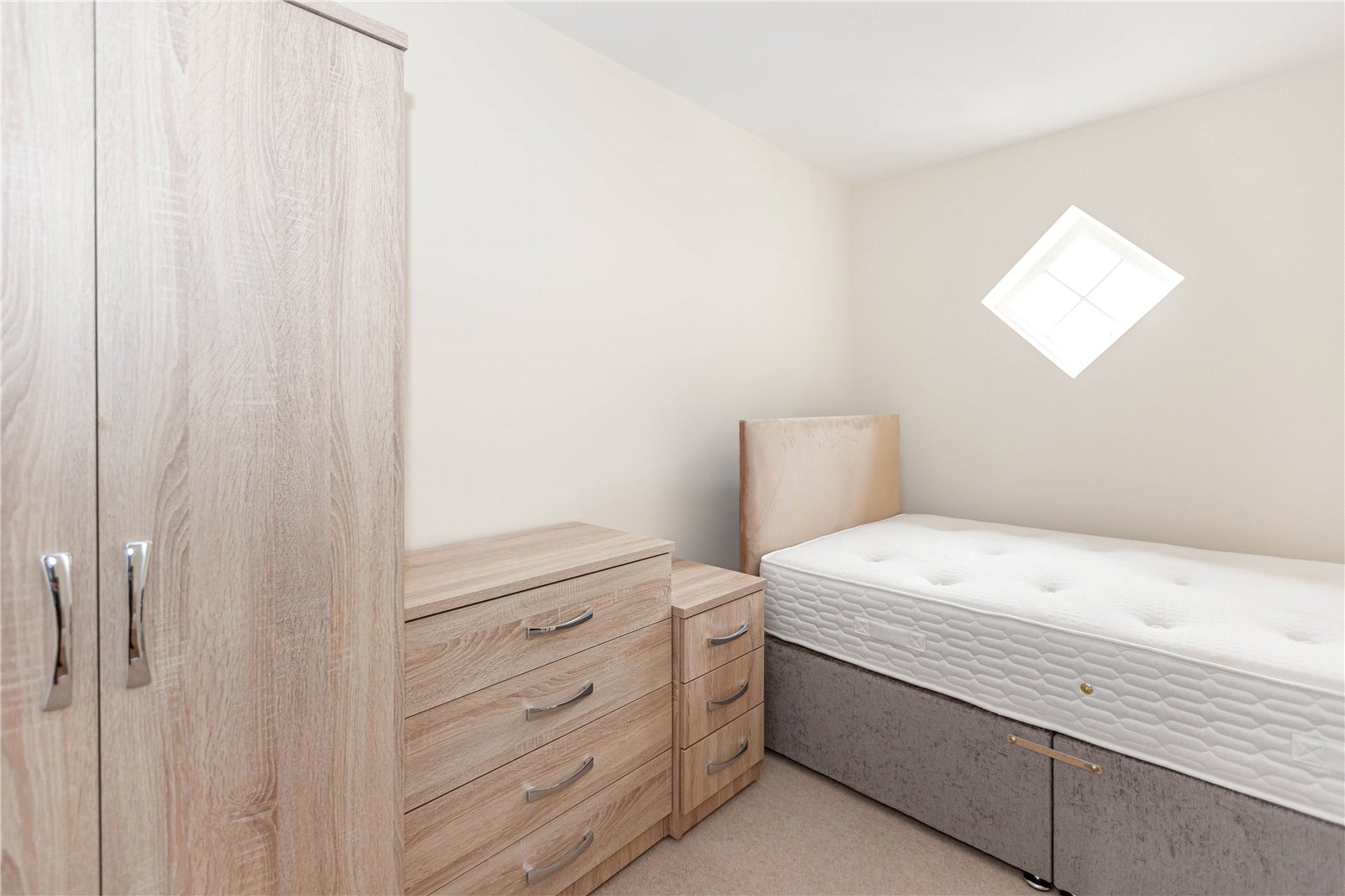 6 bedroom House to let in Cheswick Village, Bristol