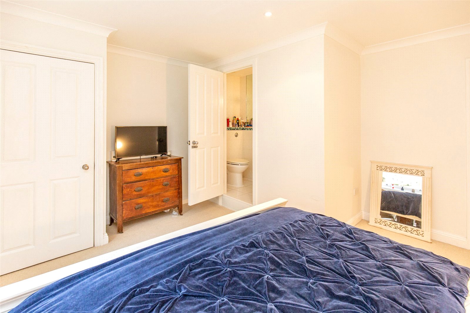 2 bedroom Flat to let in Pembroke Grove, Clifton, Bristol