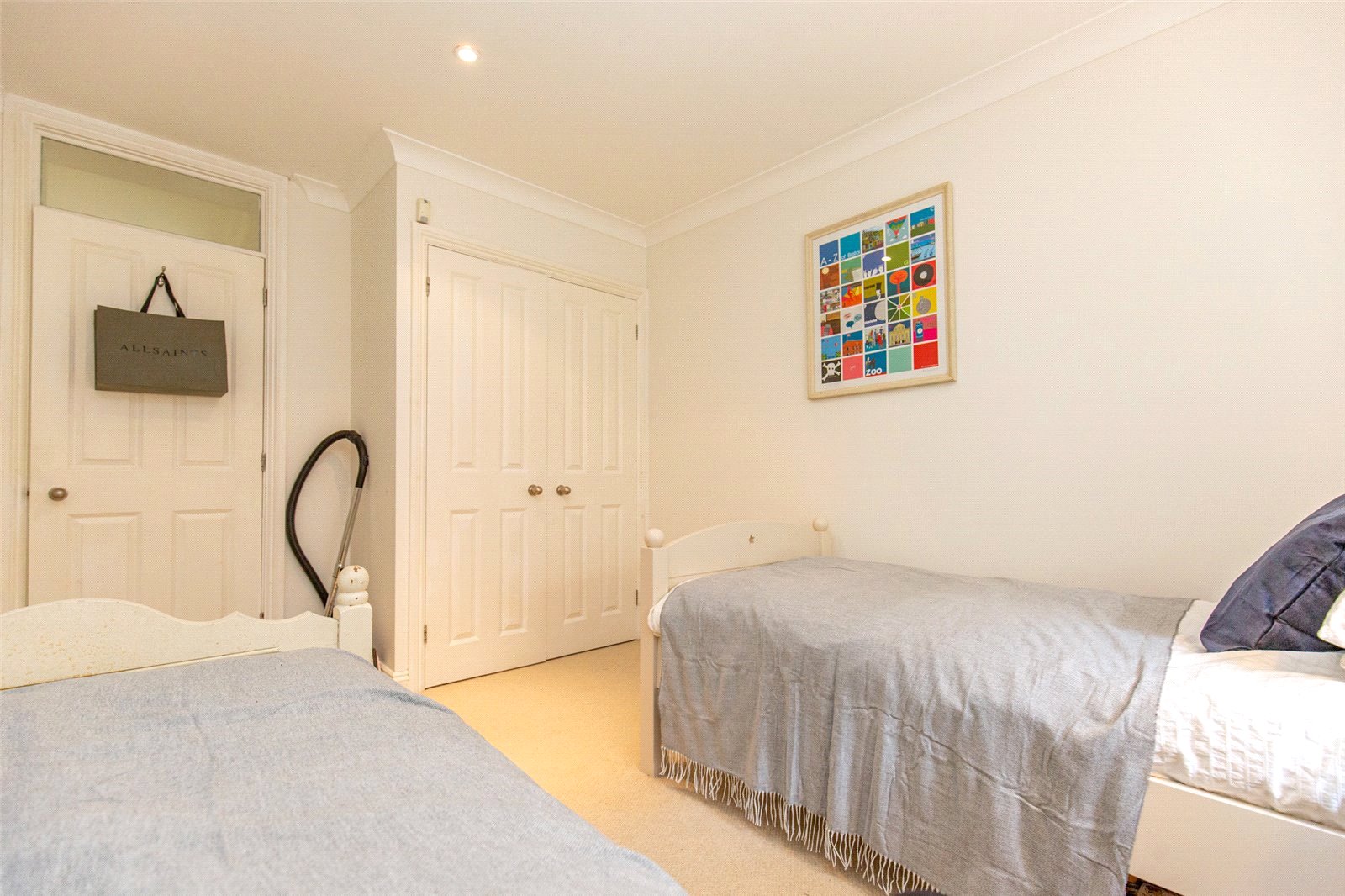 2 bedroom Flat to let in Pembroke Grove, Clifton, Bristol