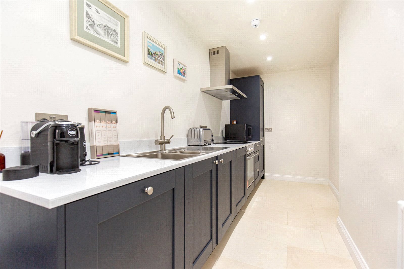 2 bedroom Flat to let in Pembroke Grove, Clifton, Bristol