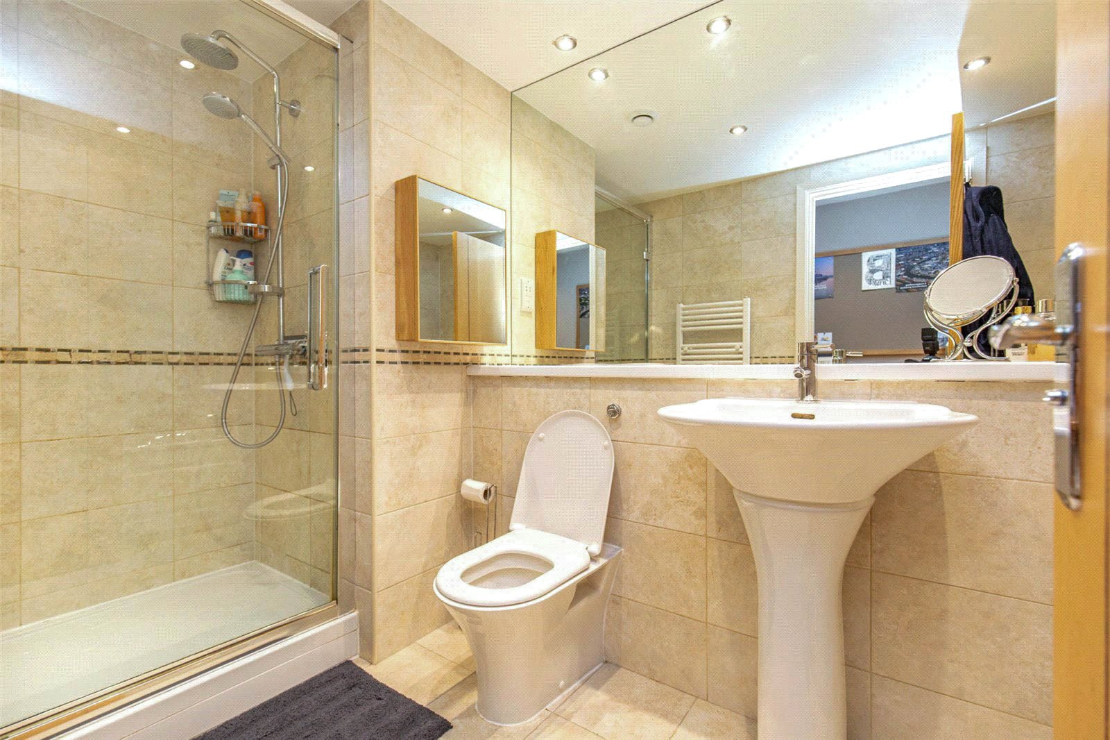 3 bedroom Flat to let in Caledonian Road, Bristol