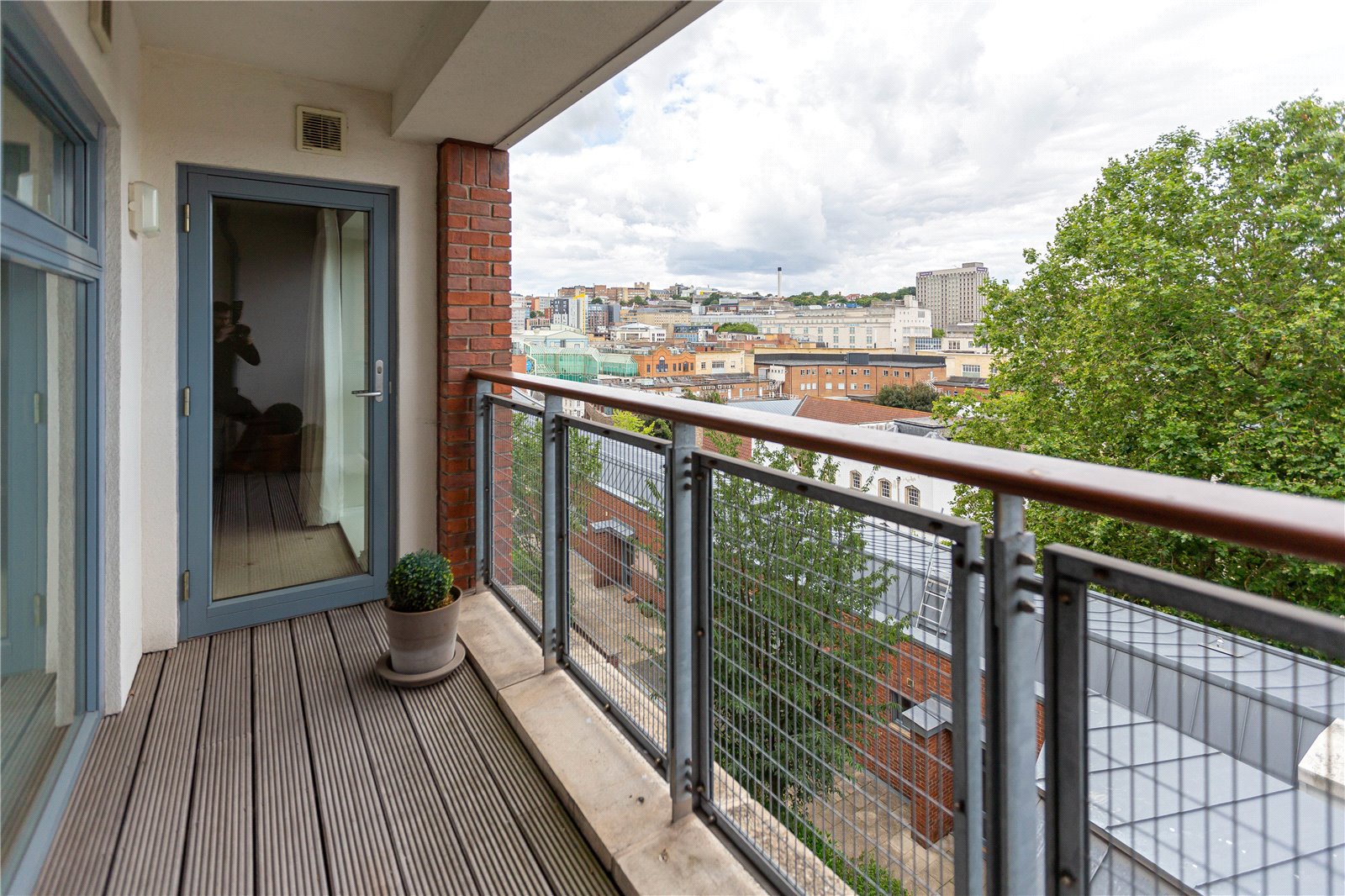 1 bedroom Flat to let in Bristol