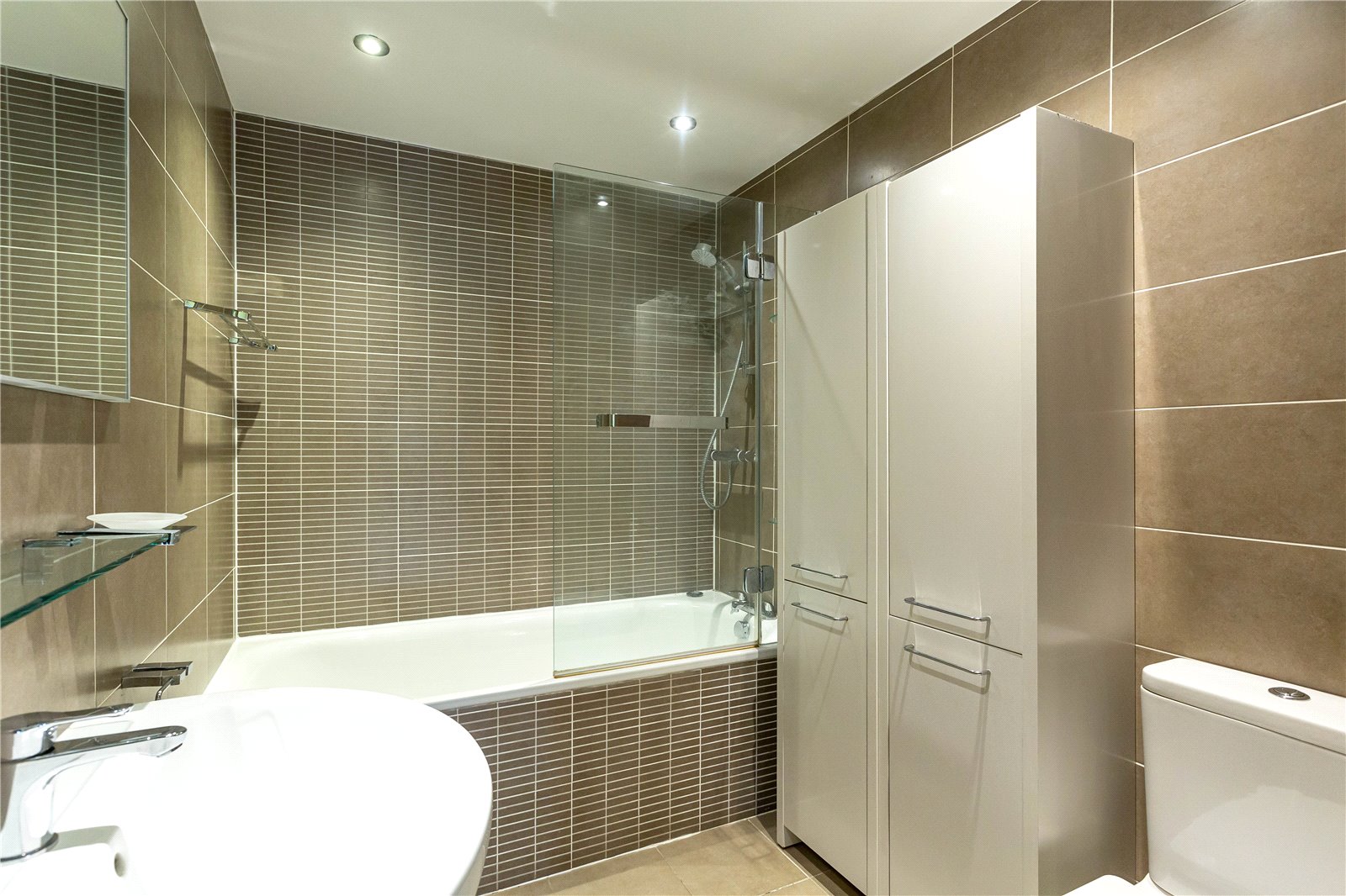 3 bedroom Flat to let in Stoke Bishop, Bristol