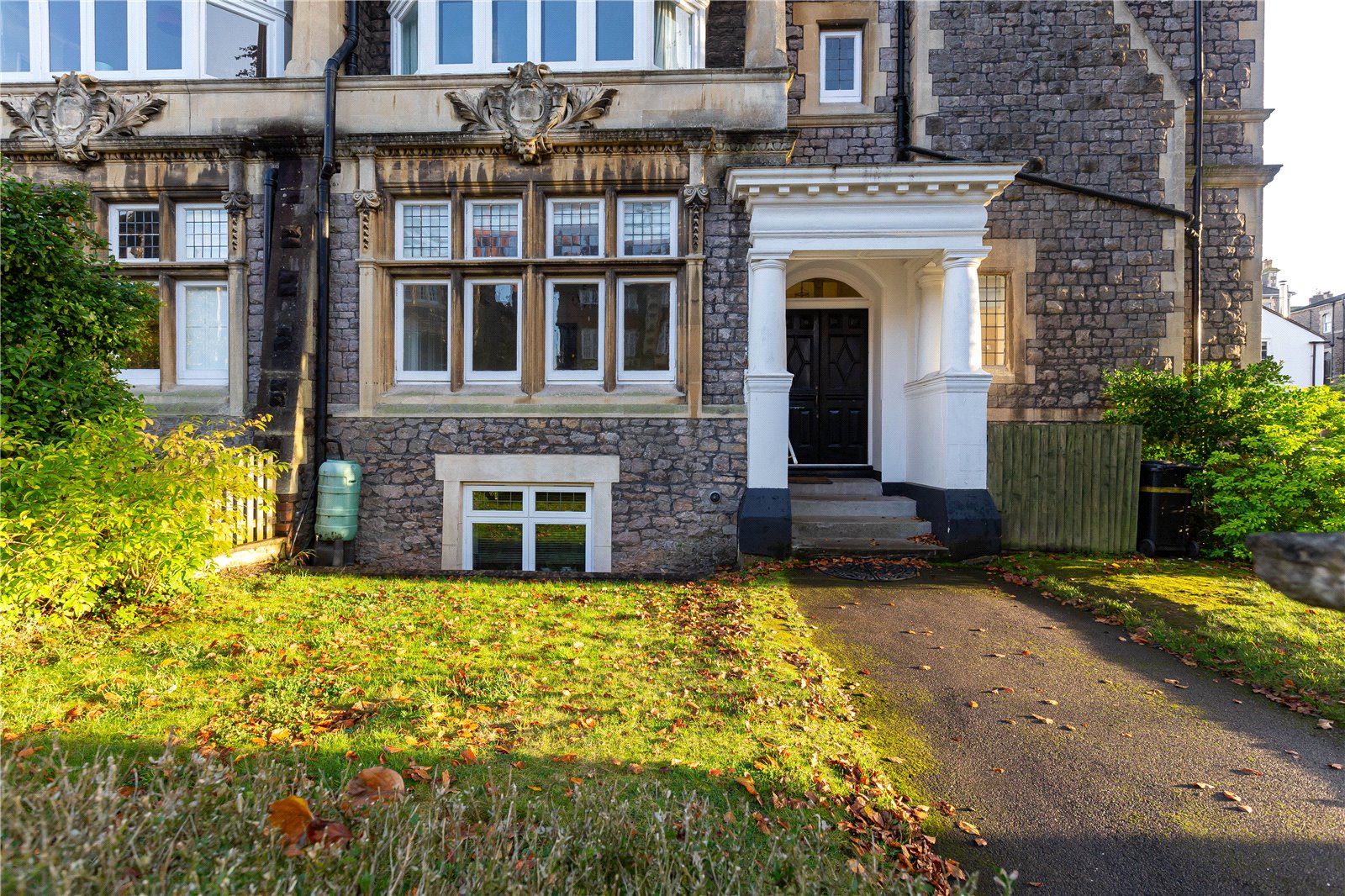 3 bedroom Flat to let in Stoke Bishop, Bristol