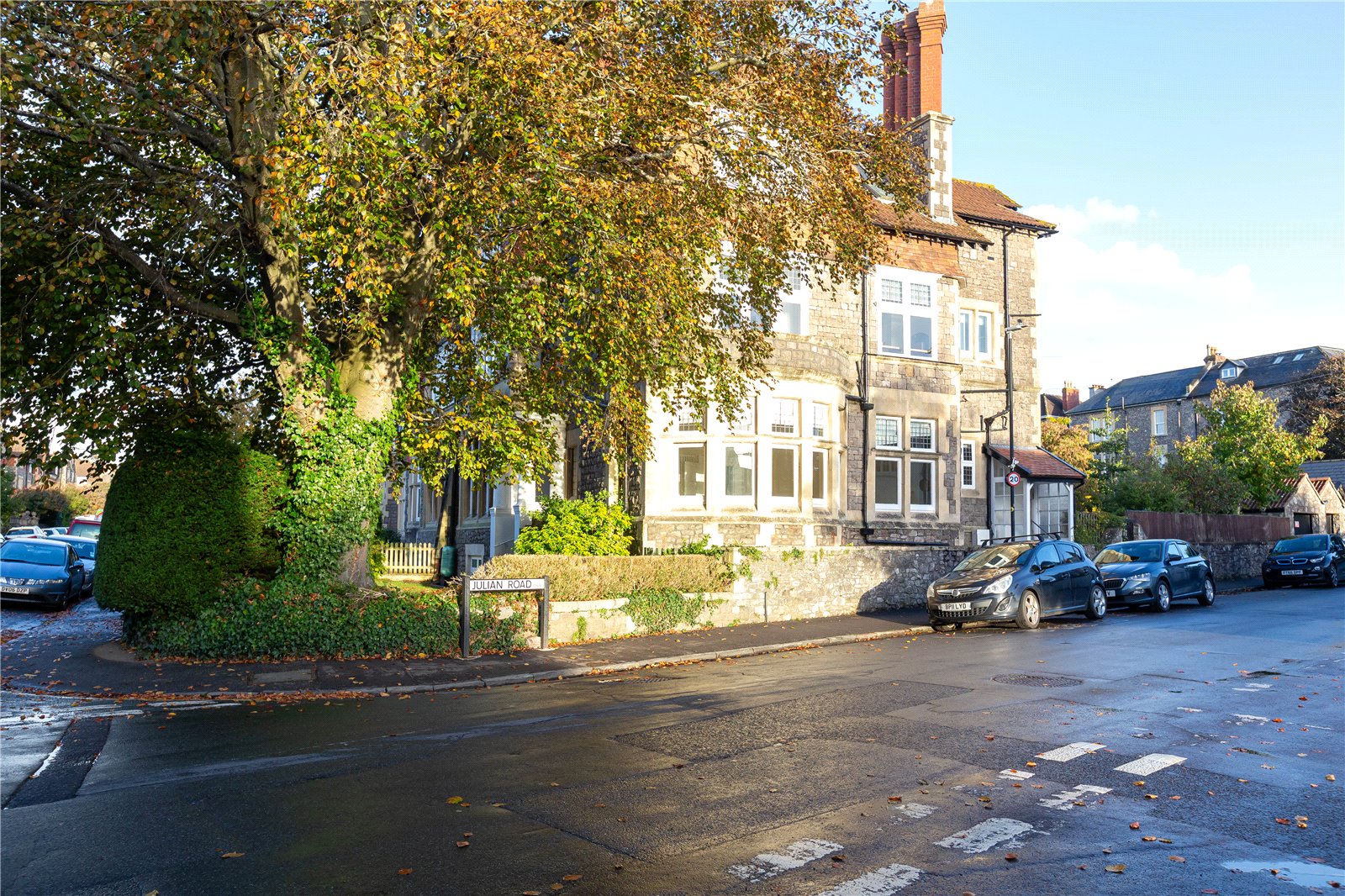 3 bedroom Flat to let in Stoke Bishop, Bristol