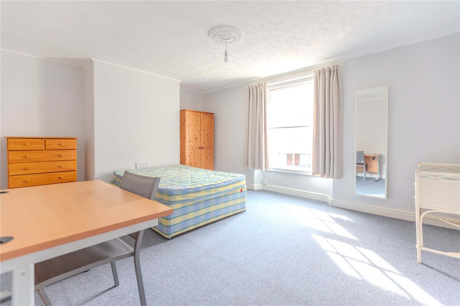 6 bedroom House to let in Montpelier, Bristol