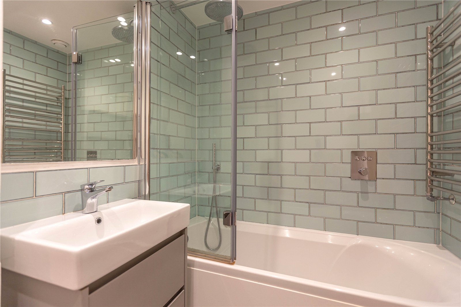 3 bedroom Flat to let in Stoke Bishop, Bristol