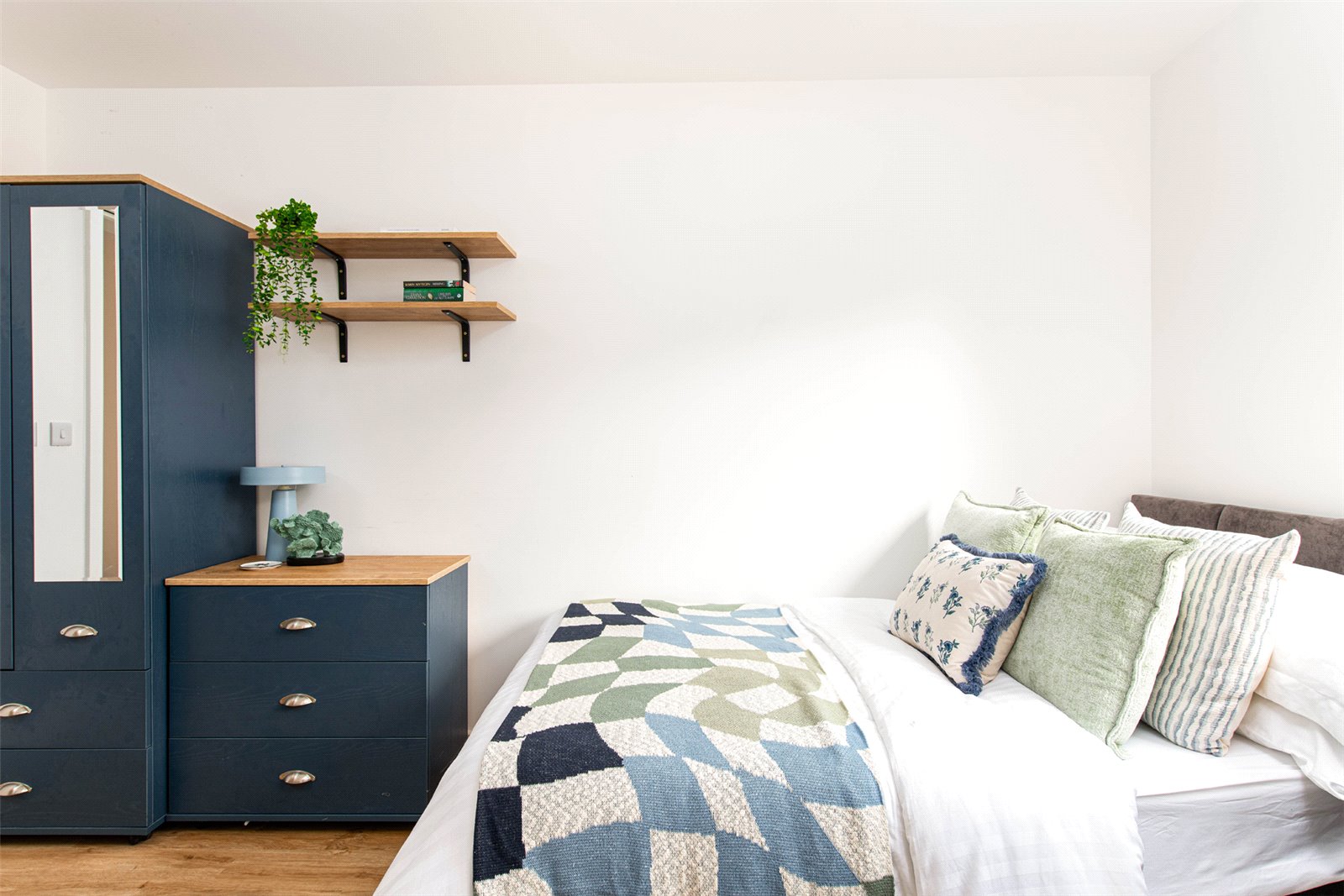 4 bedroom Flat to let in Bedminster, Bristol