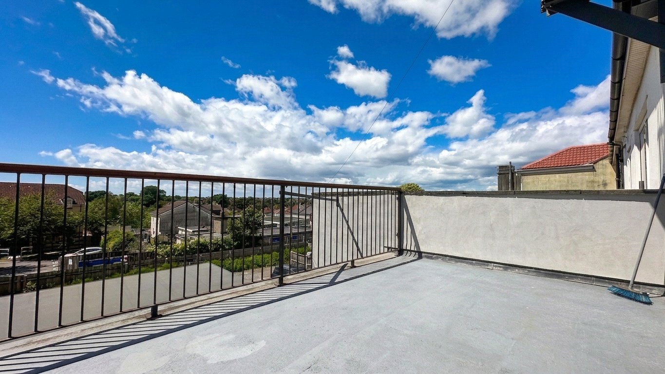 2 bedroom Flat to let in Bristol