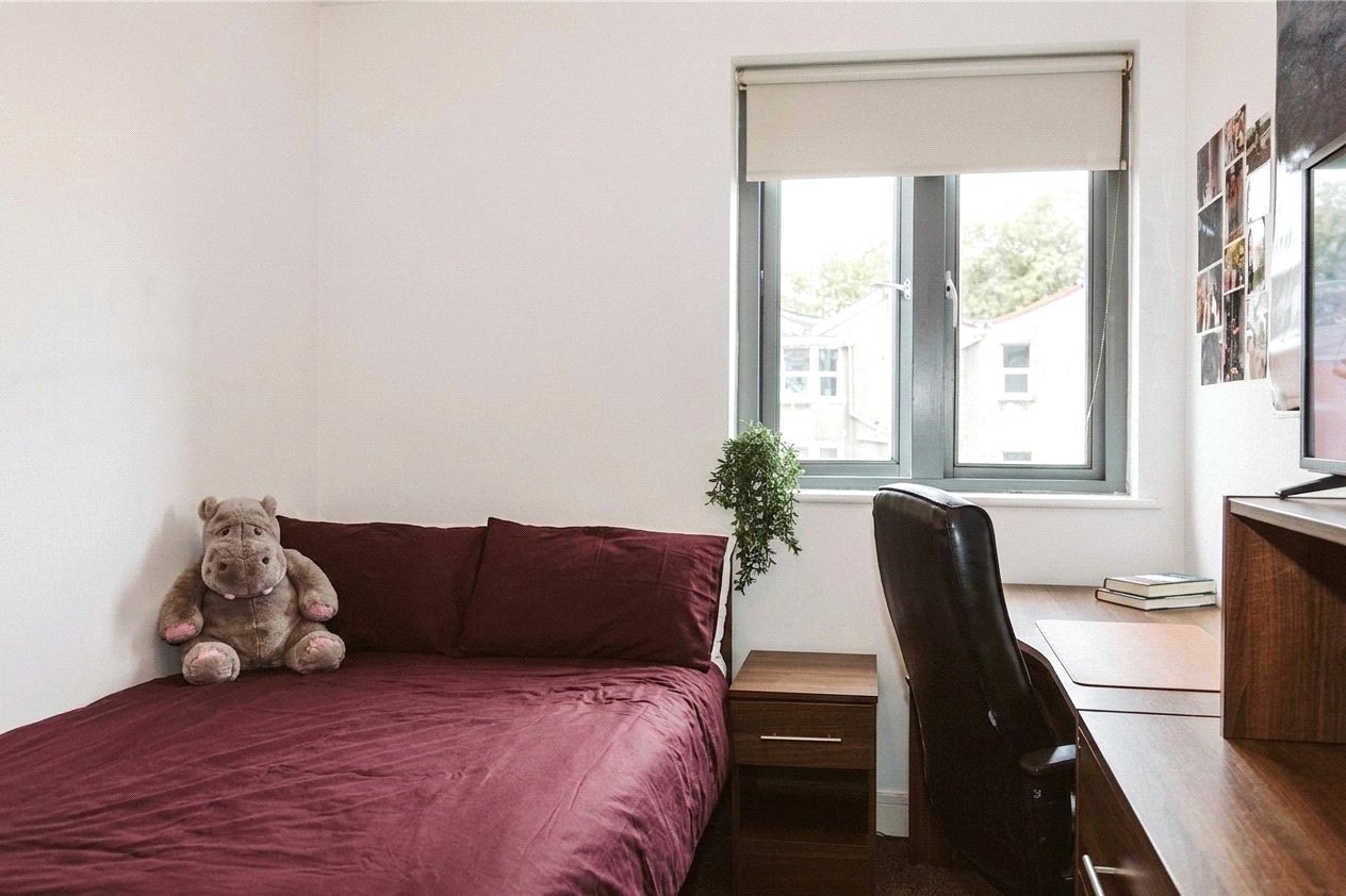 3 bedroom Flat to let in Station Road, Montpelier, Bristol