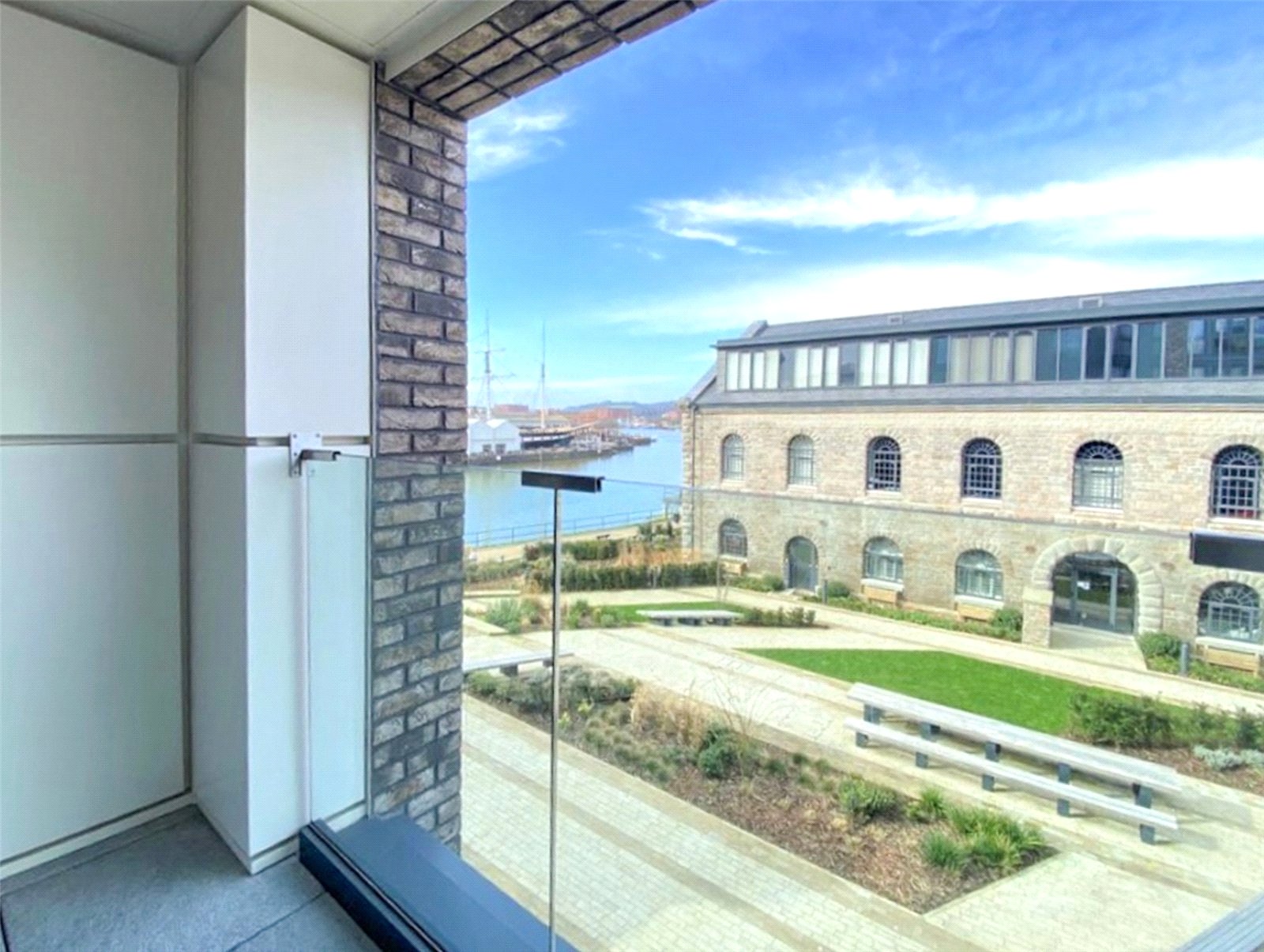 2 bedroom Flat to let in Bristol
