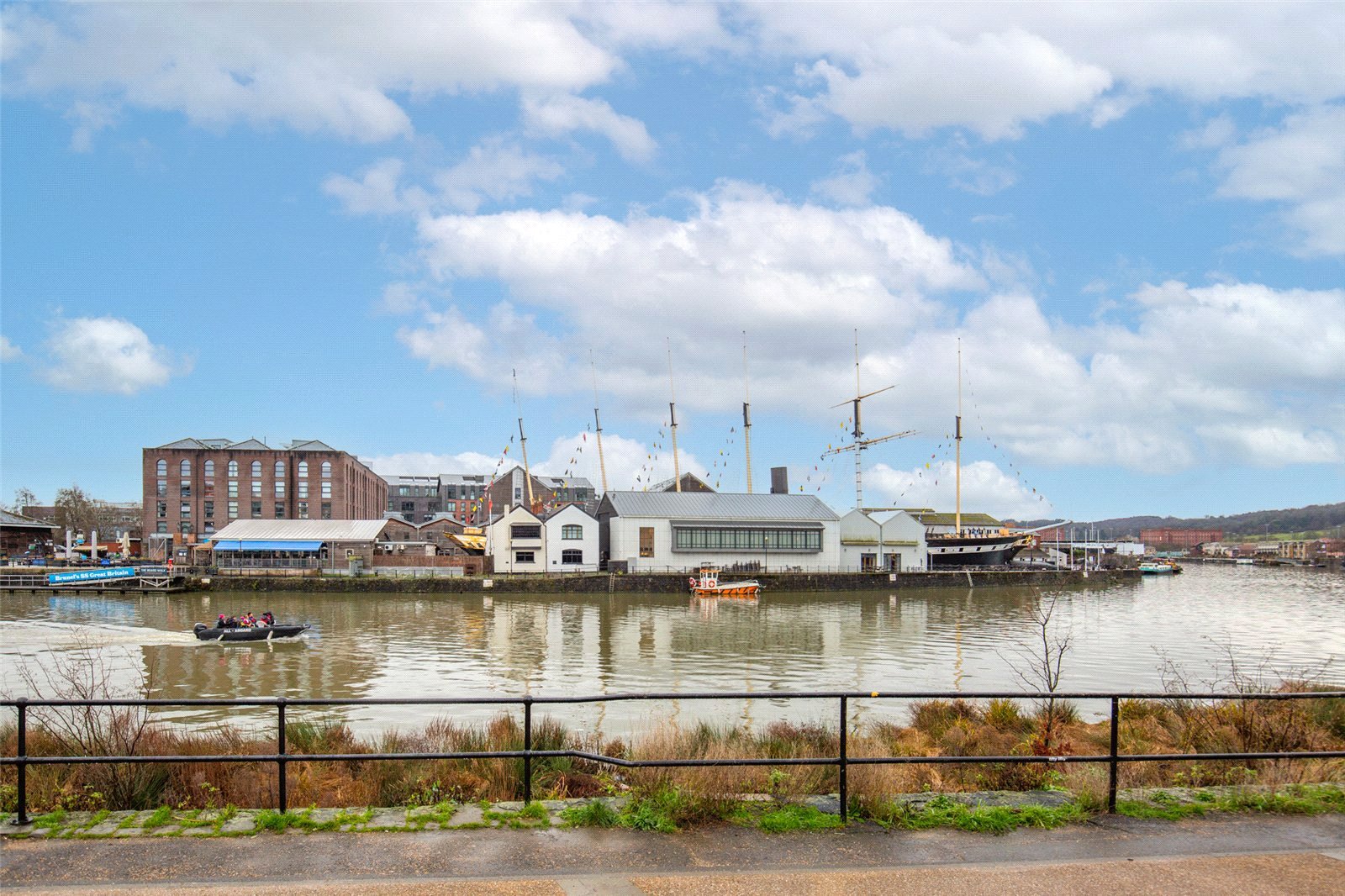 2 bedroom Flat to let in Bristol