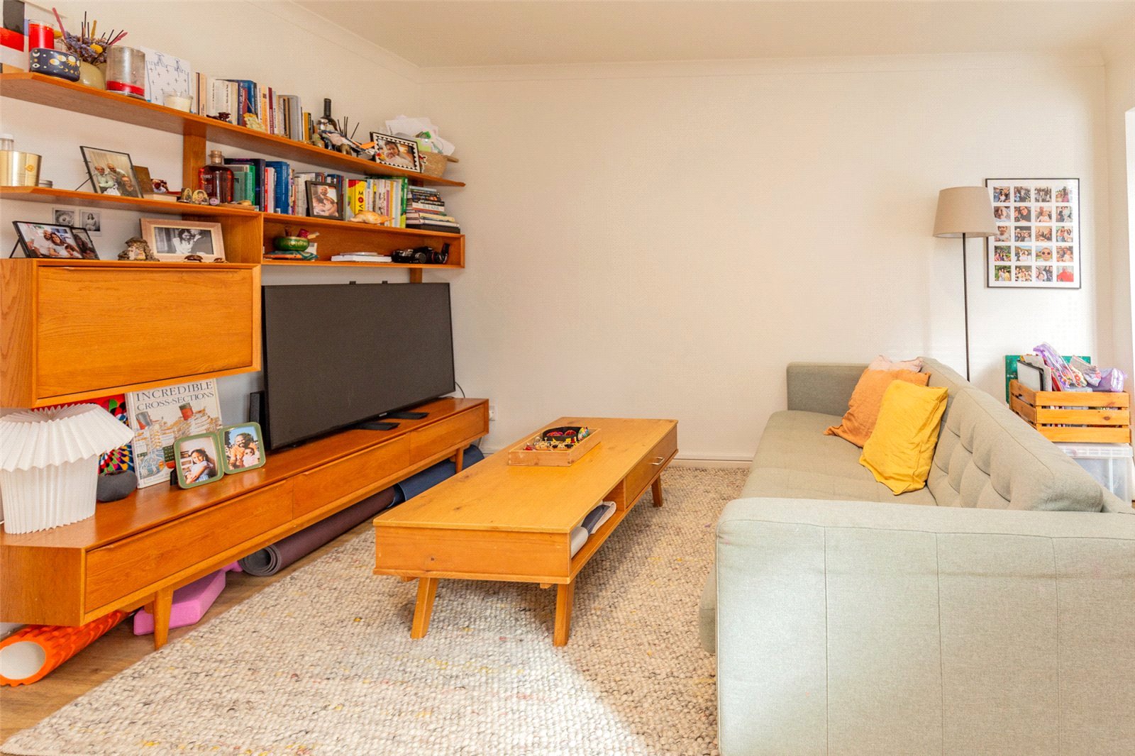 2 bedroom House to let in Bristol