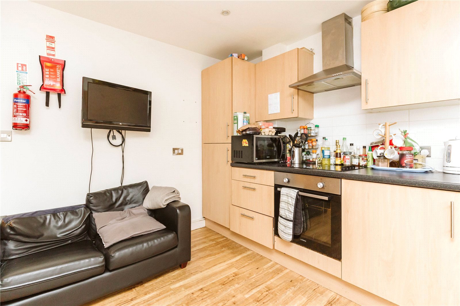 3 bedroom Flat to let in Station Road, Montpelier, Bristol