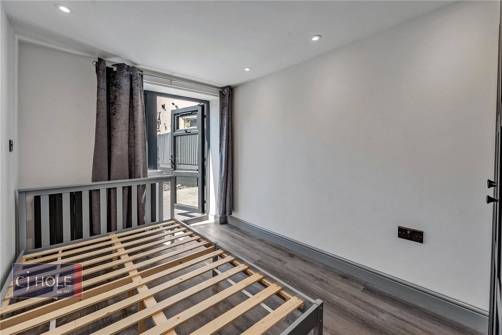 2 bedroom Flat to let in Easton, Bristol, Somerset