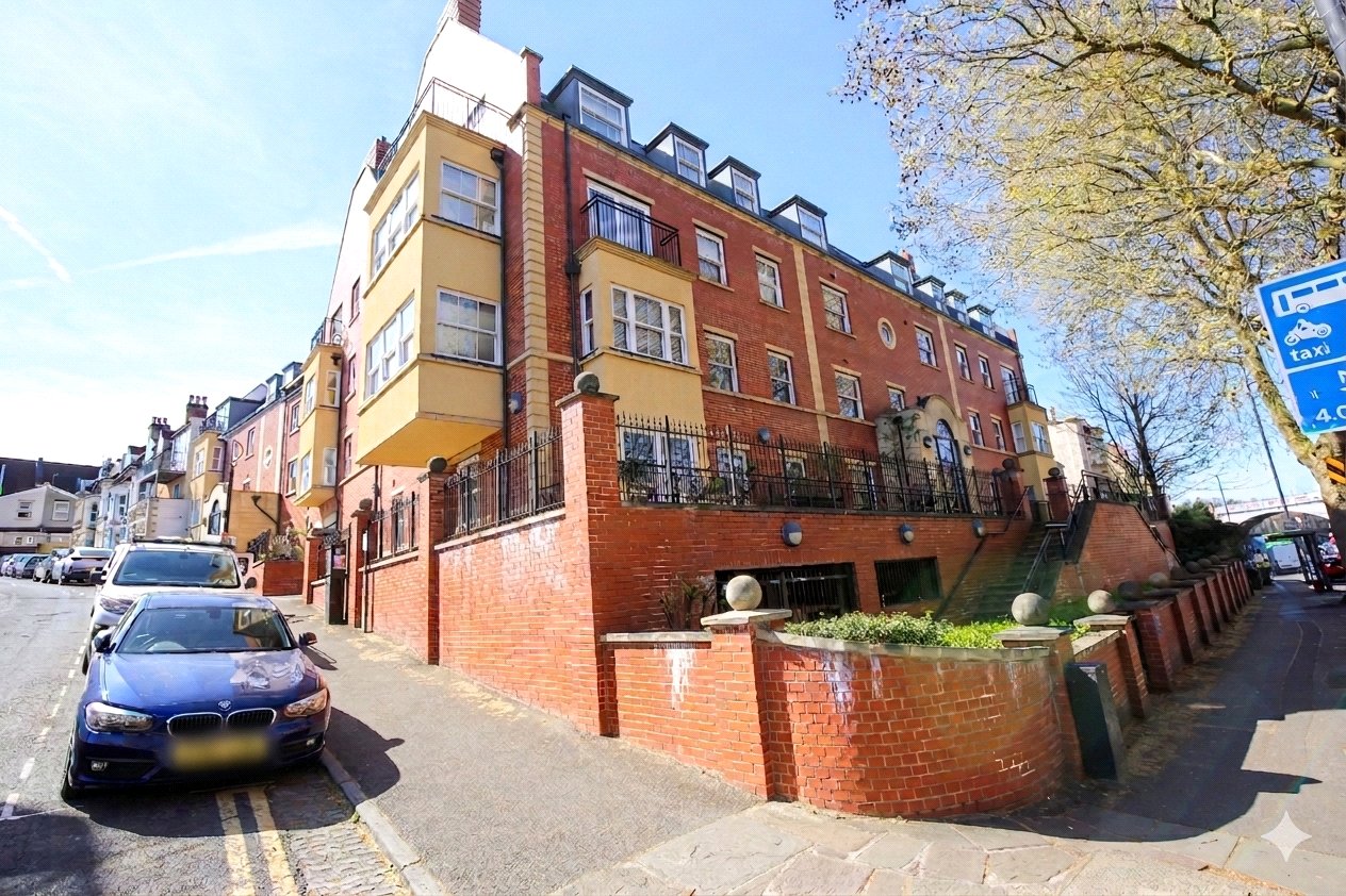 2 bedroom Flat for sale in Bristol