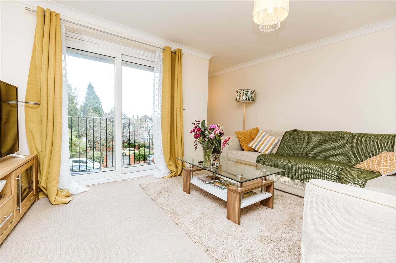 2 bedroom Flat to let in Southfield Road, Westbury-On-Trym, Bristol