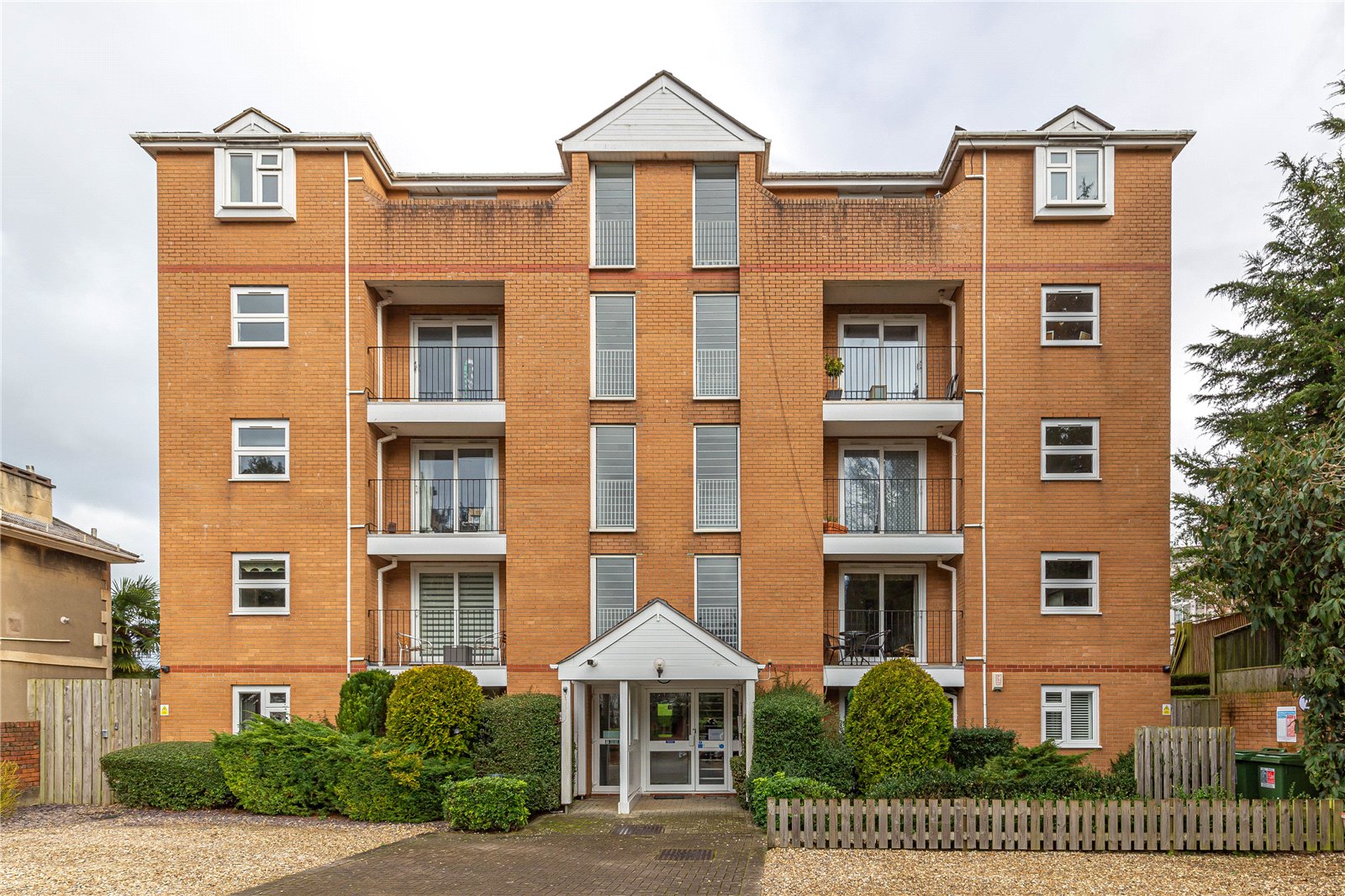 2 bedroom Flat to let in Southfield Road, Westbury-On-Trym, Bristol