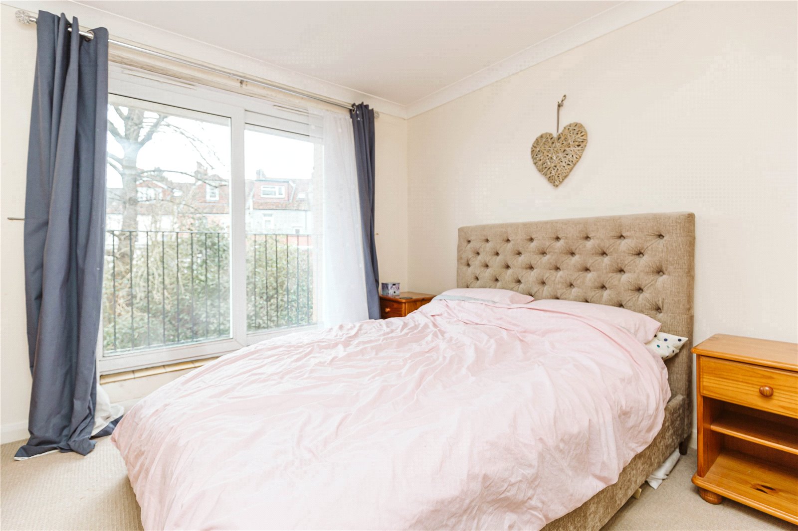2 bedroom Flat to let in Southfield Road, Westbury-On-Trym, Bristol