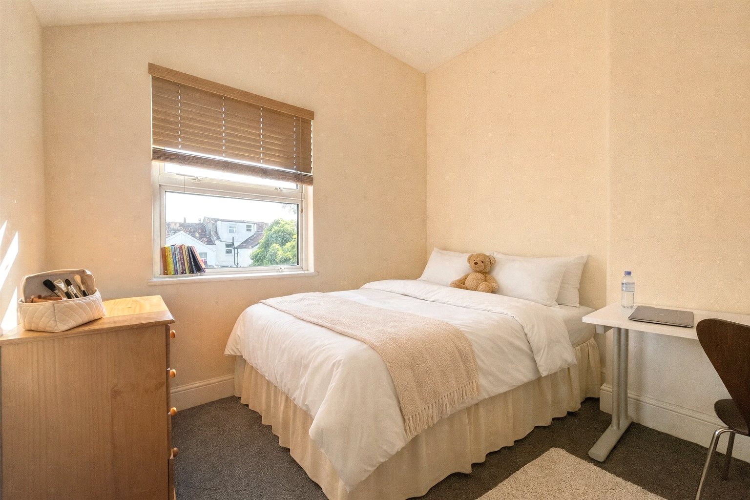 6 bedroom House to let in Horfield, Bristol
