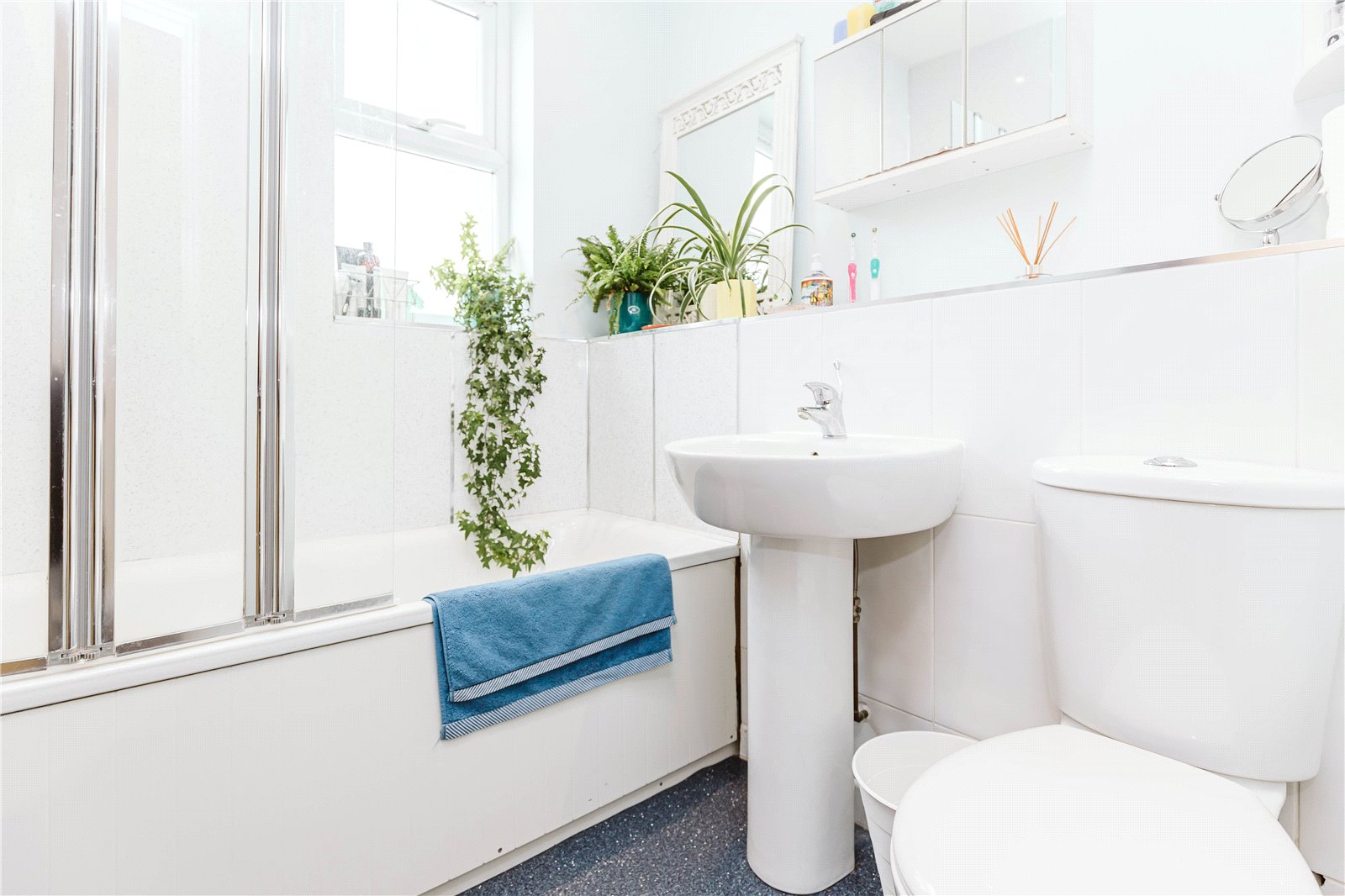 3 bedroom Flat to let in Horfield, Bristol