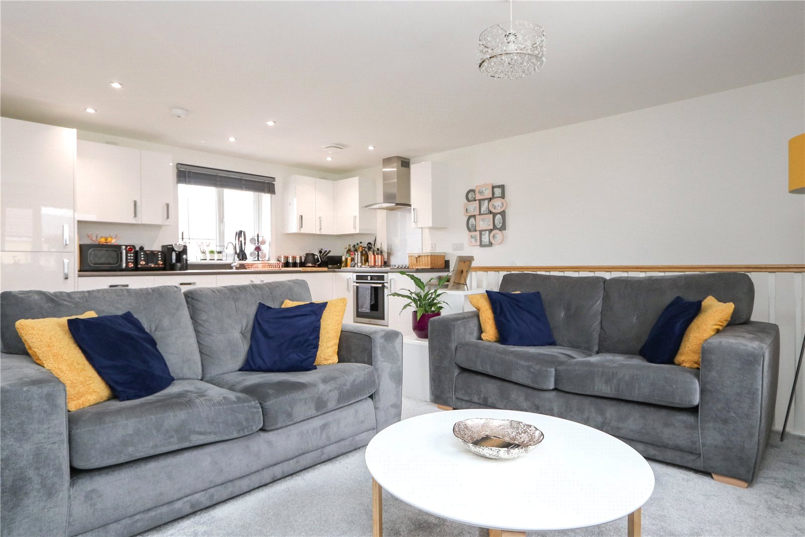 2 bedroom Flat to let in Patchway, Bristol, South Gloucestershire