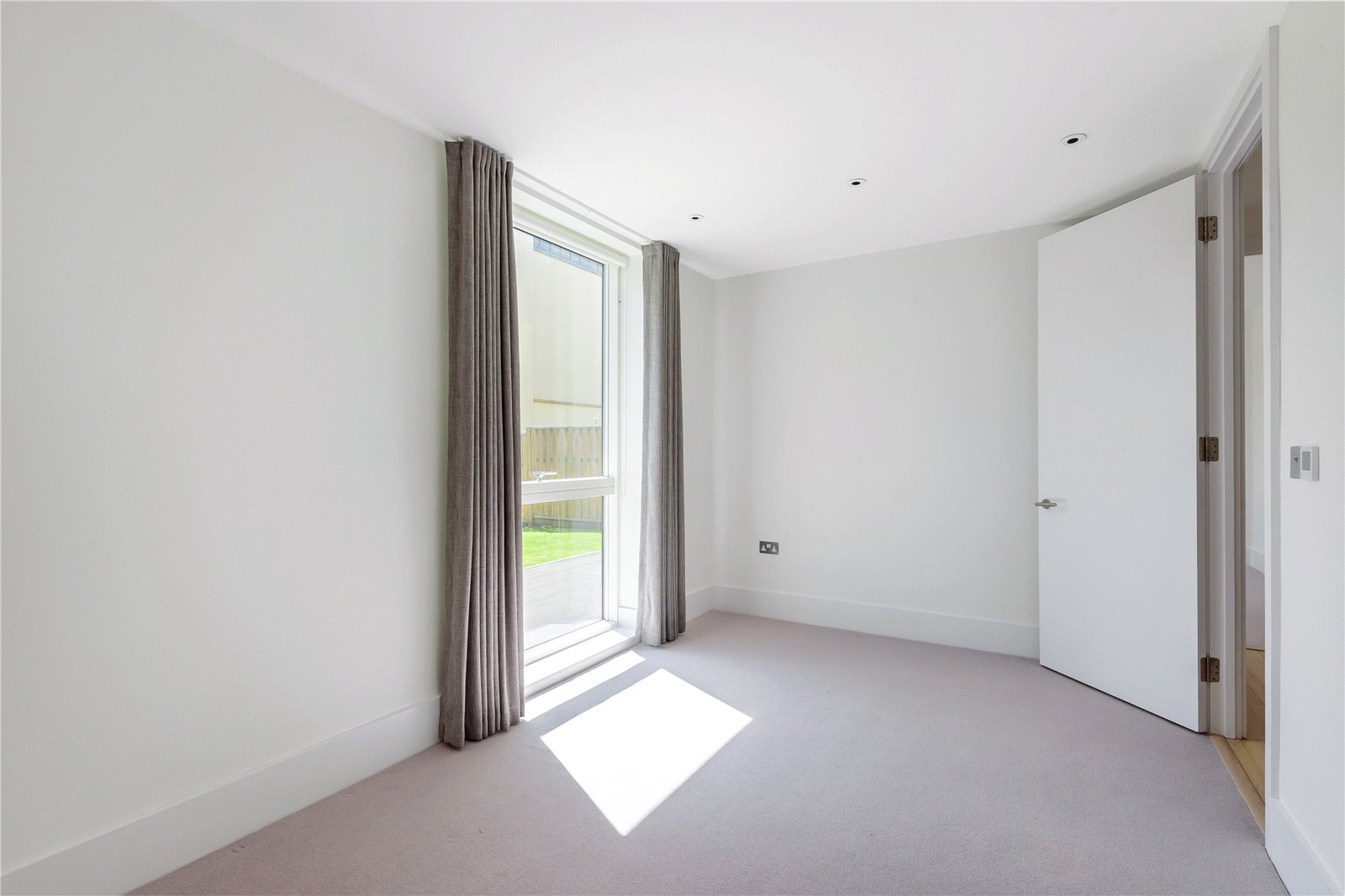 2 bedroom Flat to let in Bath