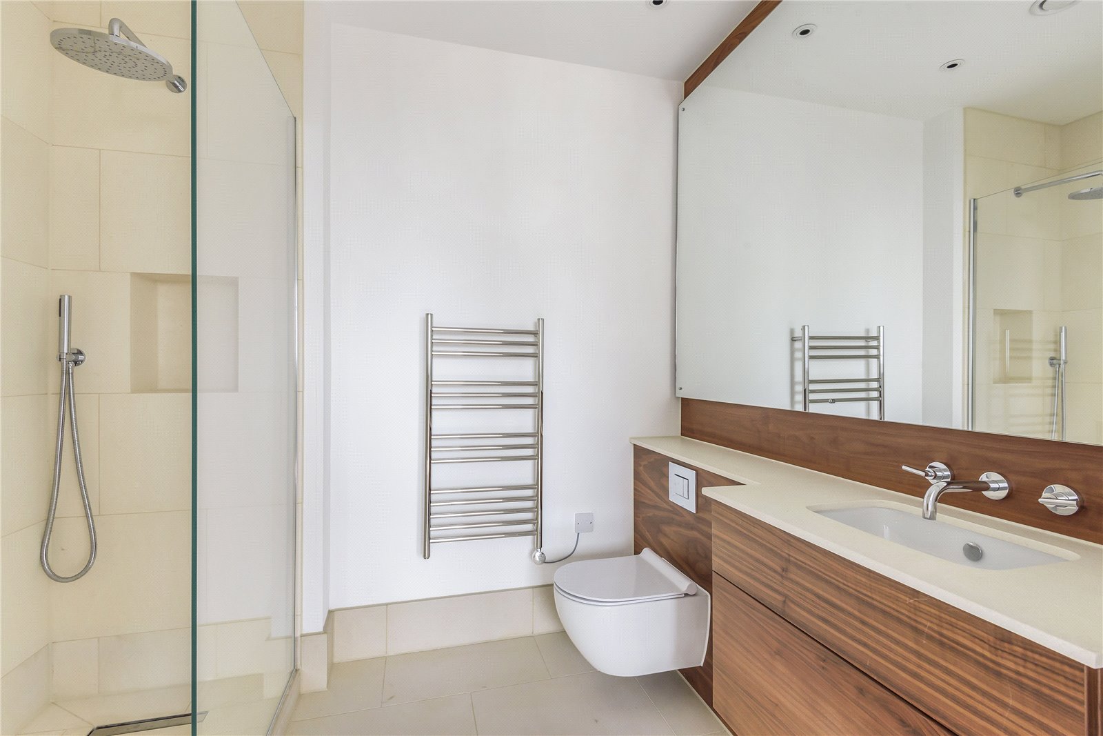 2 bedroom Flat to let in Bath