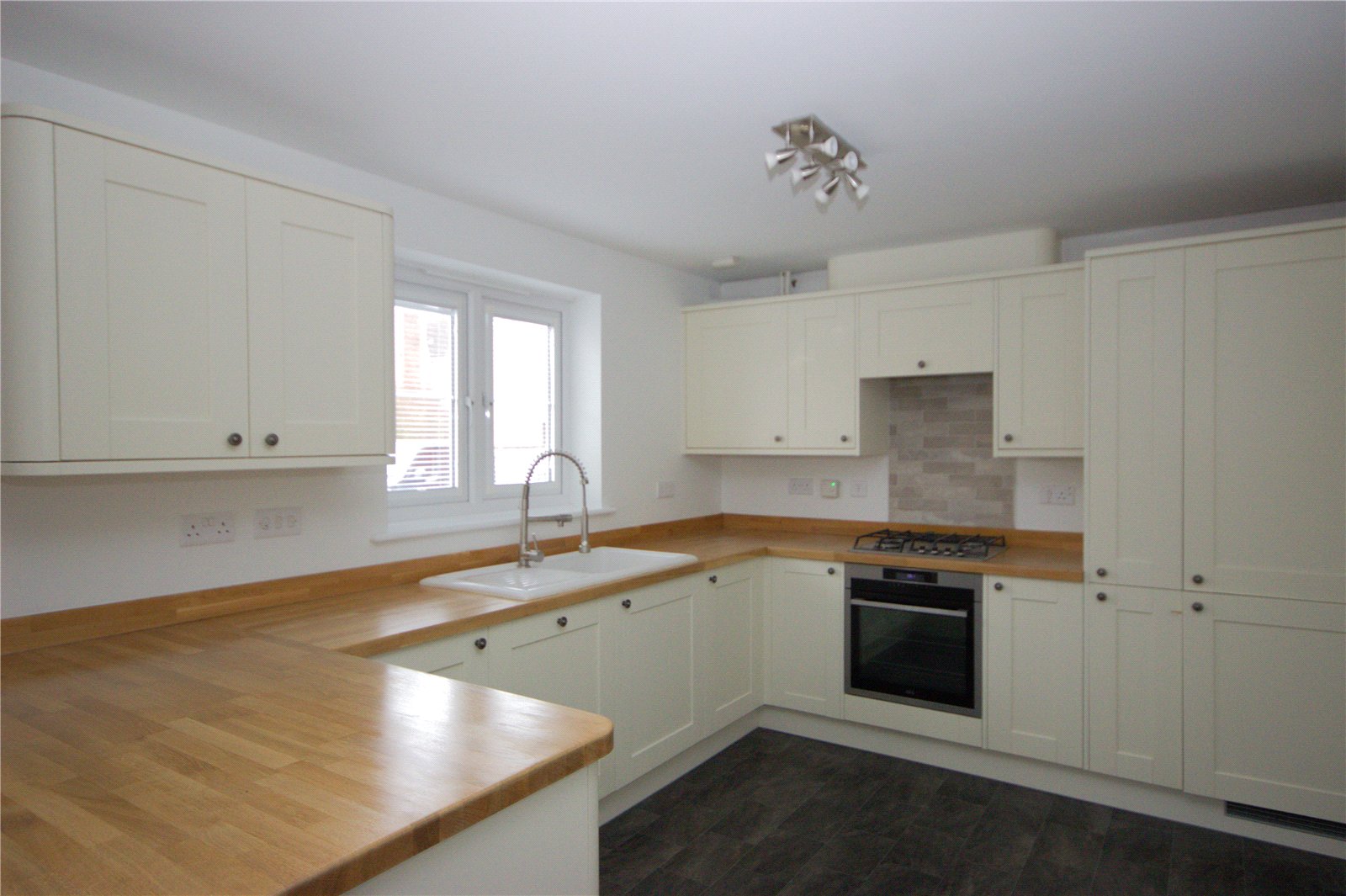 4 bedroom House to let in Quedgeley, Gloucester, Gloucestershire