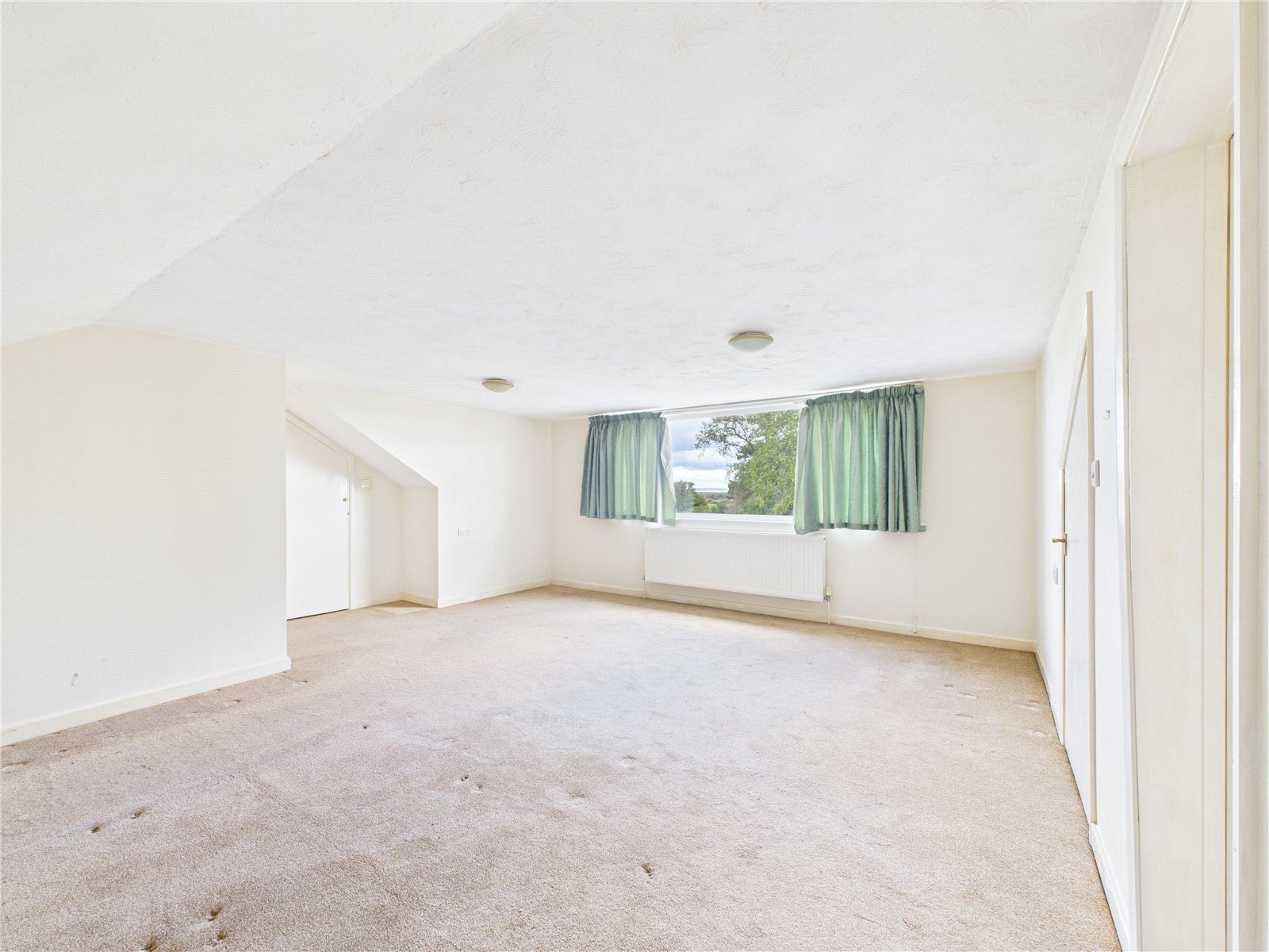 4 bedroom Bungalow for sale in Almondsbury, Bristol