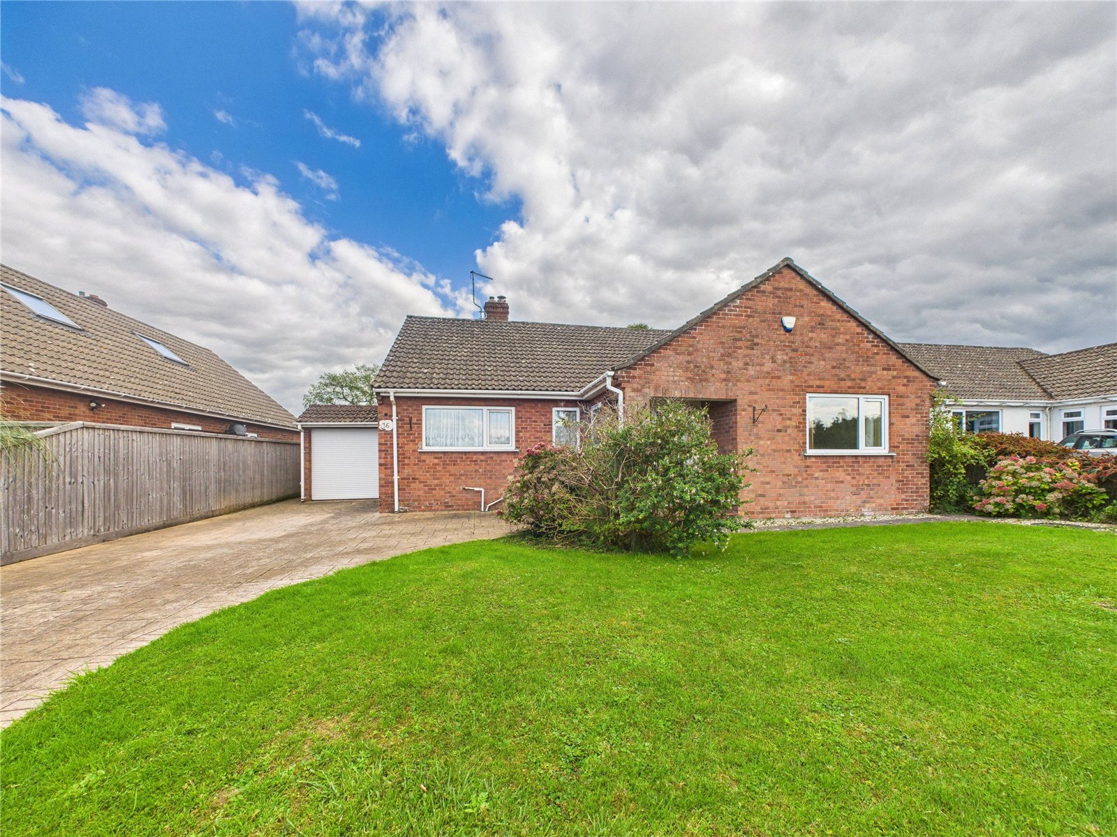 4 bedroom Bungalow for sale in Almondsbury, Bristol