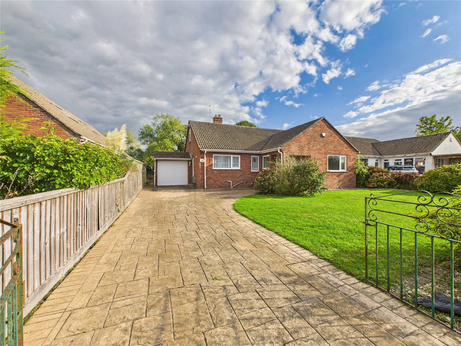 4 bedroom Bungalow for sale in Almondsbury, Bristol