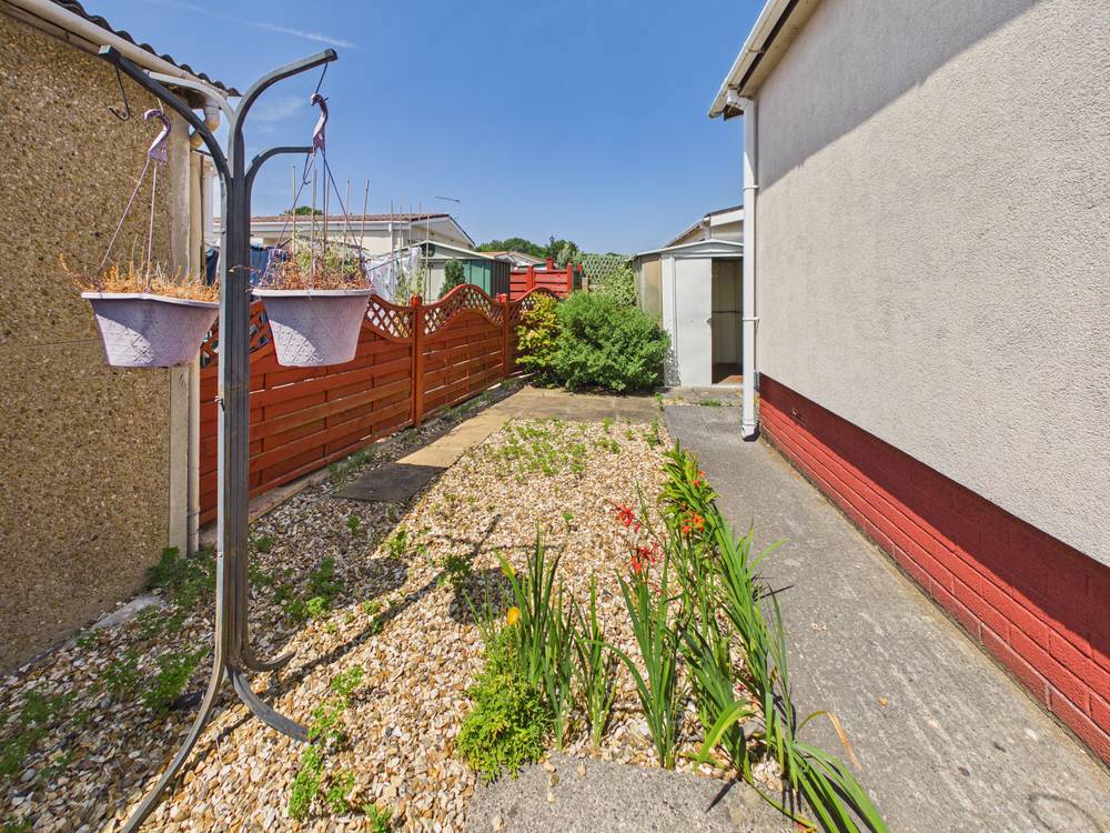 2 bedroom Park home for sale in Stoke Gifford, Bristol, South Gloucestershire