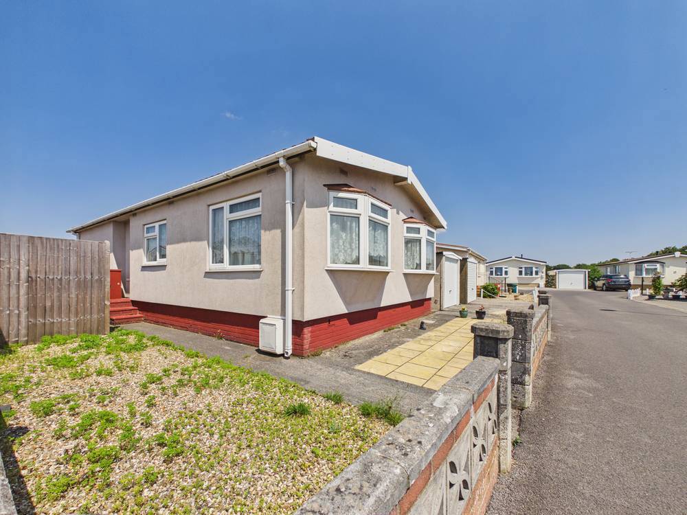 2 bedroom Park home for sale in Stoke Gifford, Bristol, South Gloucestershire