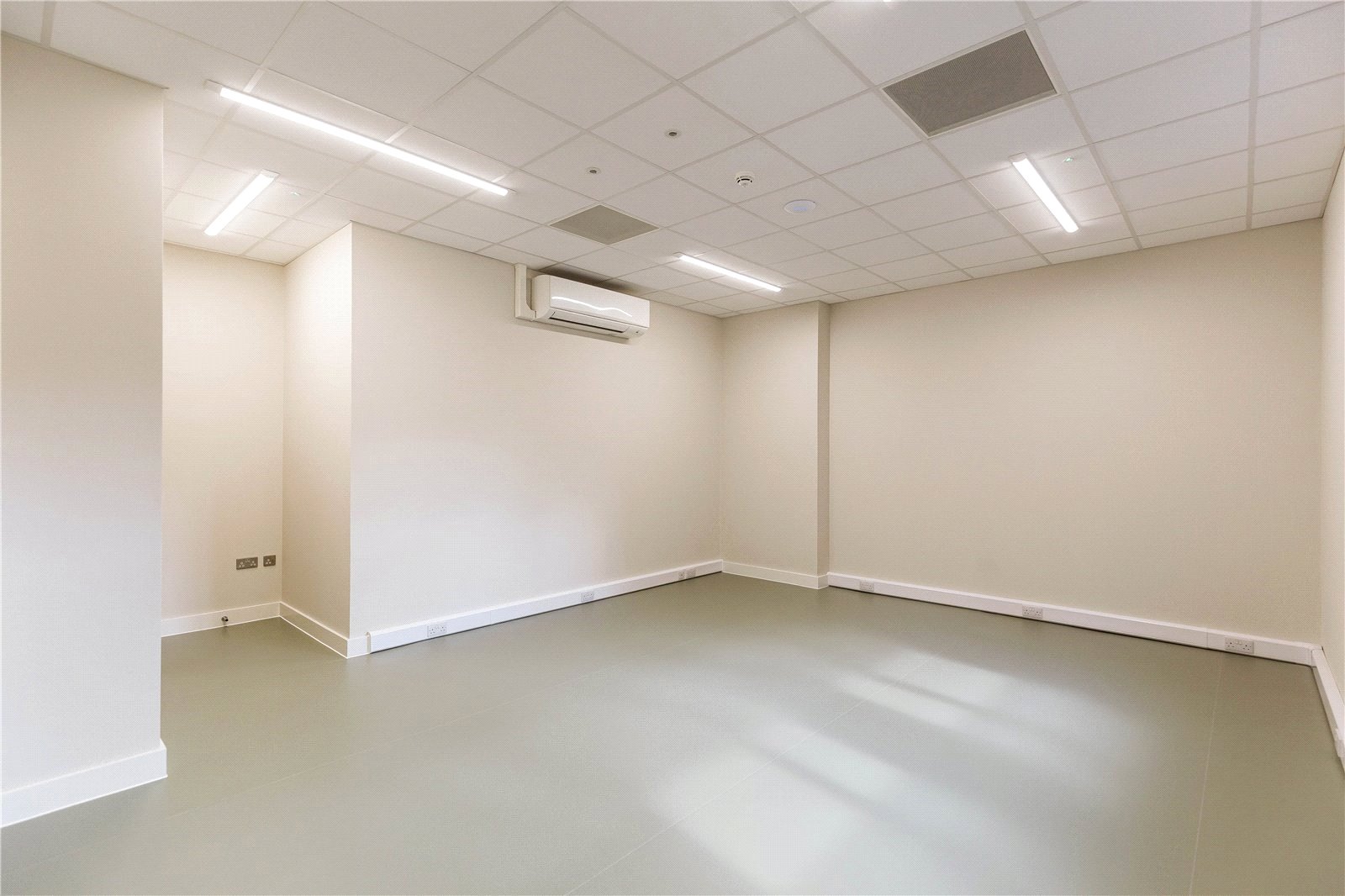2 bedroom Flat to let in Weston-super-Mare, North Somerset