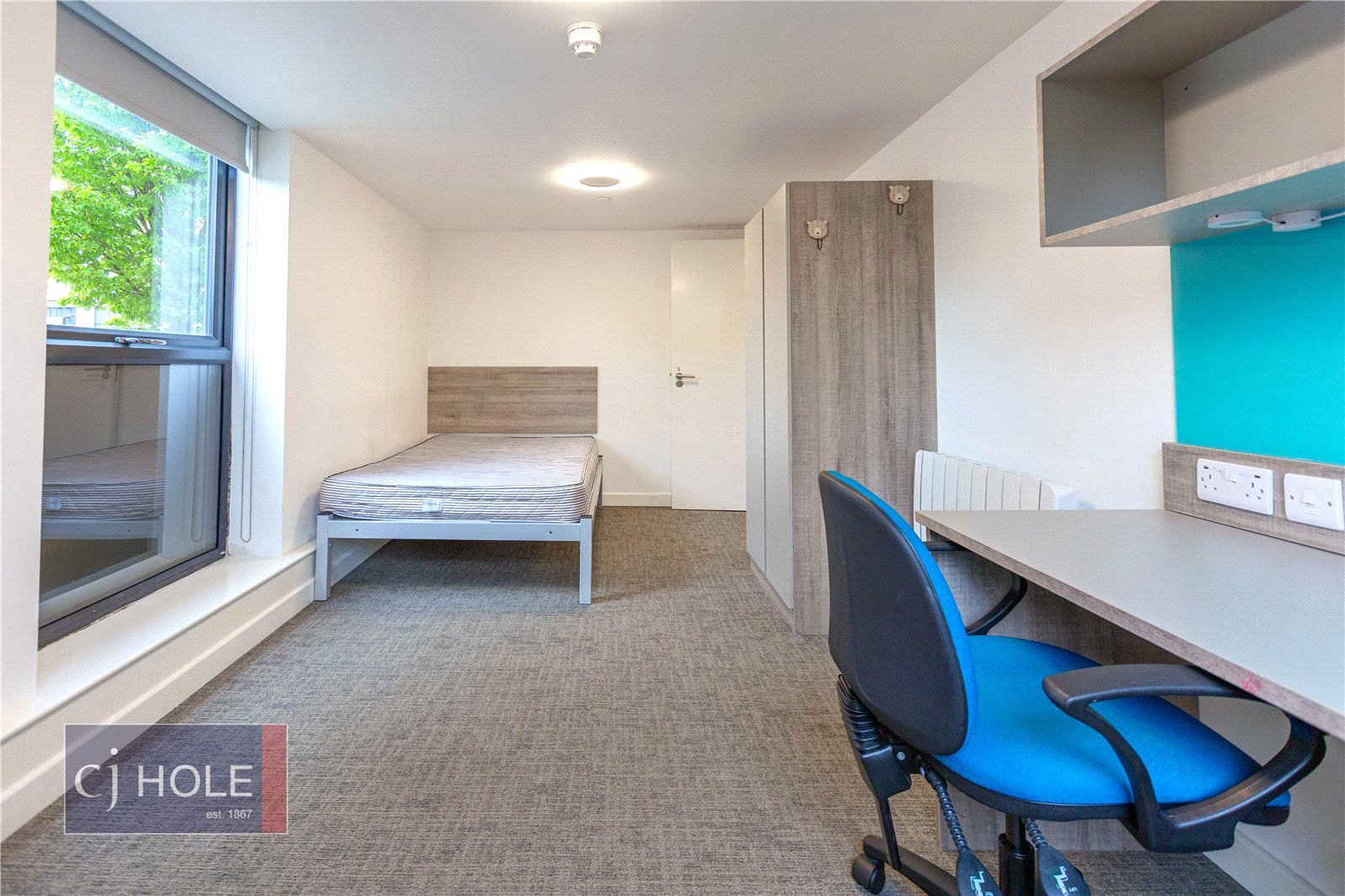 1 bedroom Flat to let in The Square, Long Down Avenue, Bristol