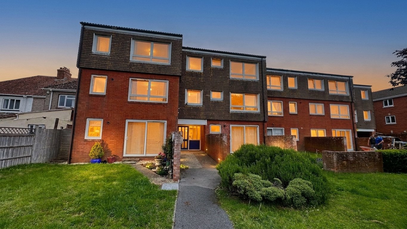 2 bedroom Flat to let in Burnham-on-Sea, Somerset