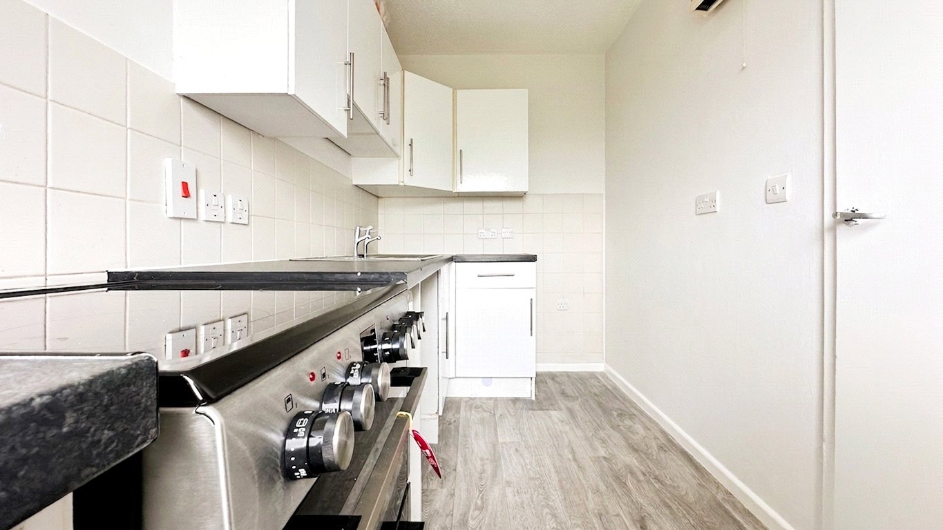 2 bedroom Flat to let in Burnham-on-Sea, Somerset
