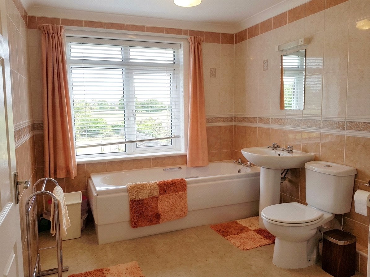 3 bedroom House to let in Highbridge, Somerset