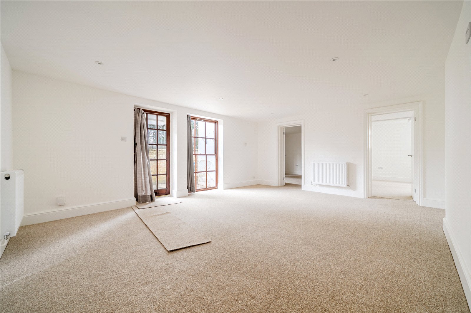 2 bedroom Flat to let in Cheltenham, Gloucestershire