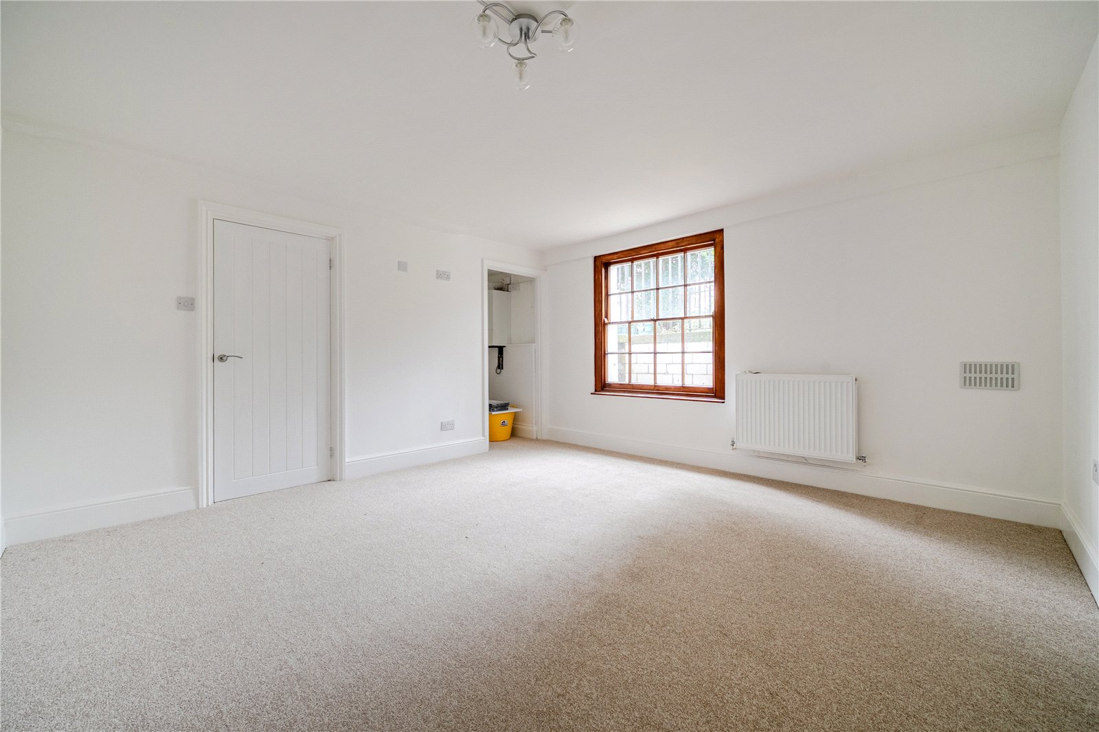 2 bedroom Flat to let in Cheltenham, Gloucestershire