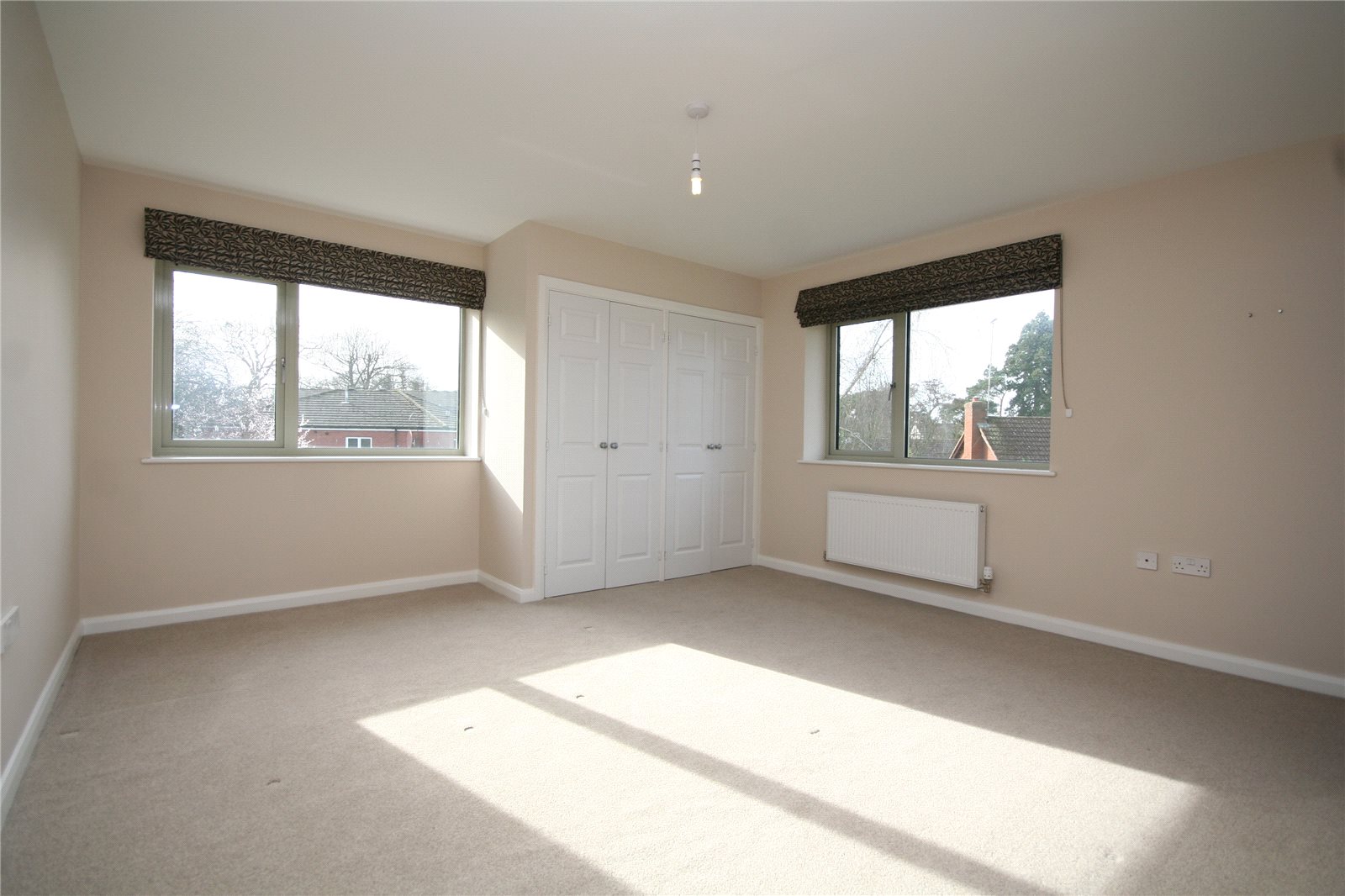 4 bedroom House to let in Charlton Kings, Cheltenham, Gloucestershire