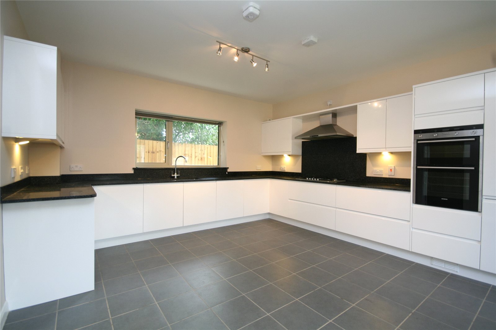 4 bedroom House to let in Charlton Kings, Cheltenham, Gloucestershire