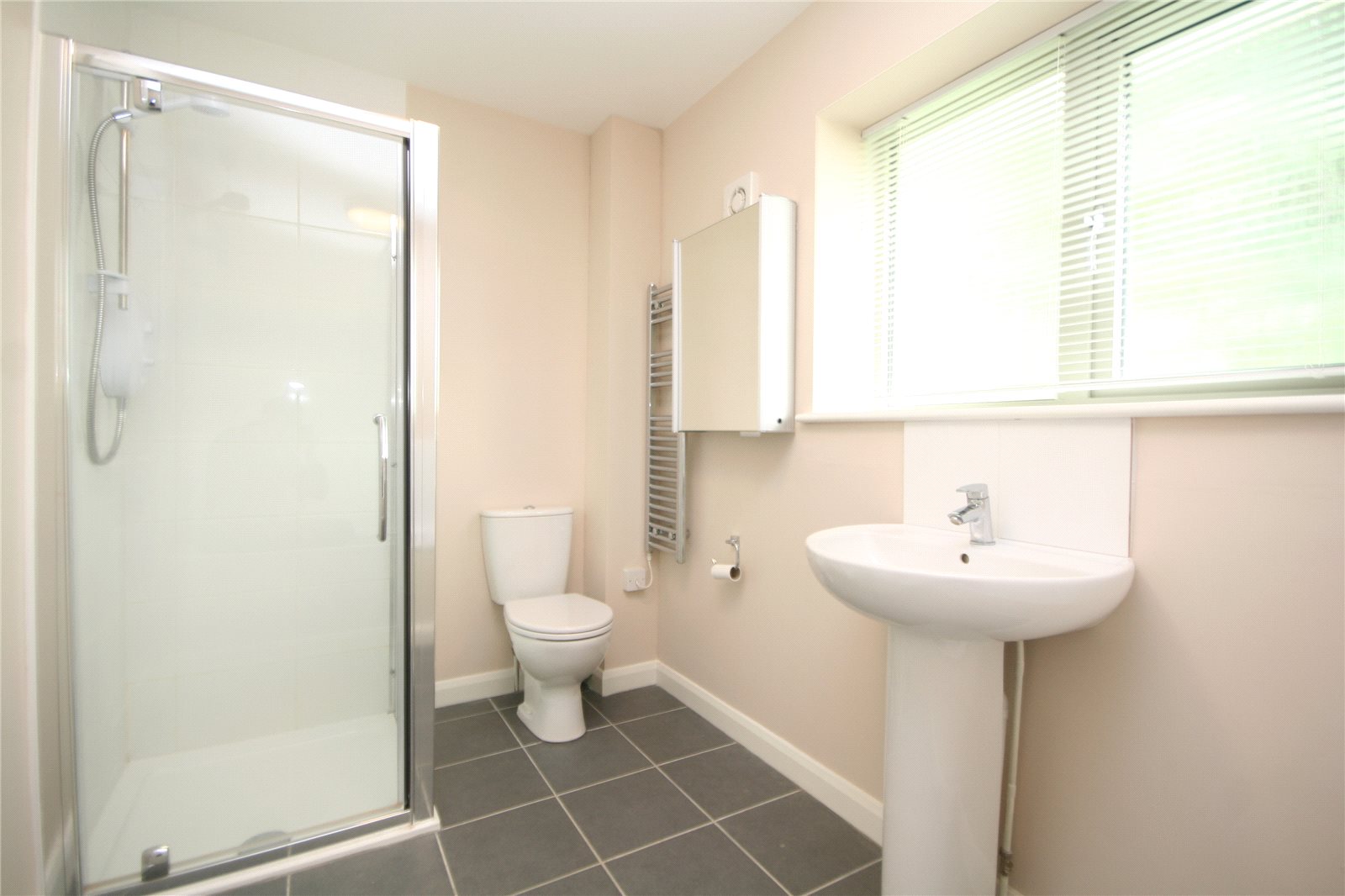 4 bedroom House to let in Charlton Kings, Cheltenham, Gloucestershire