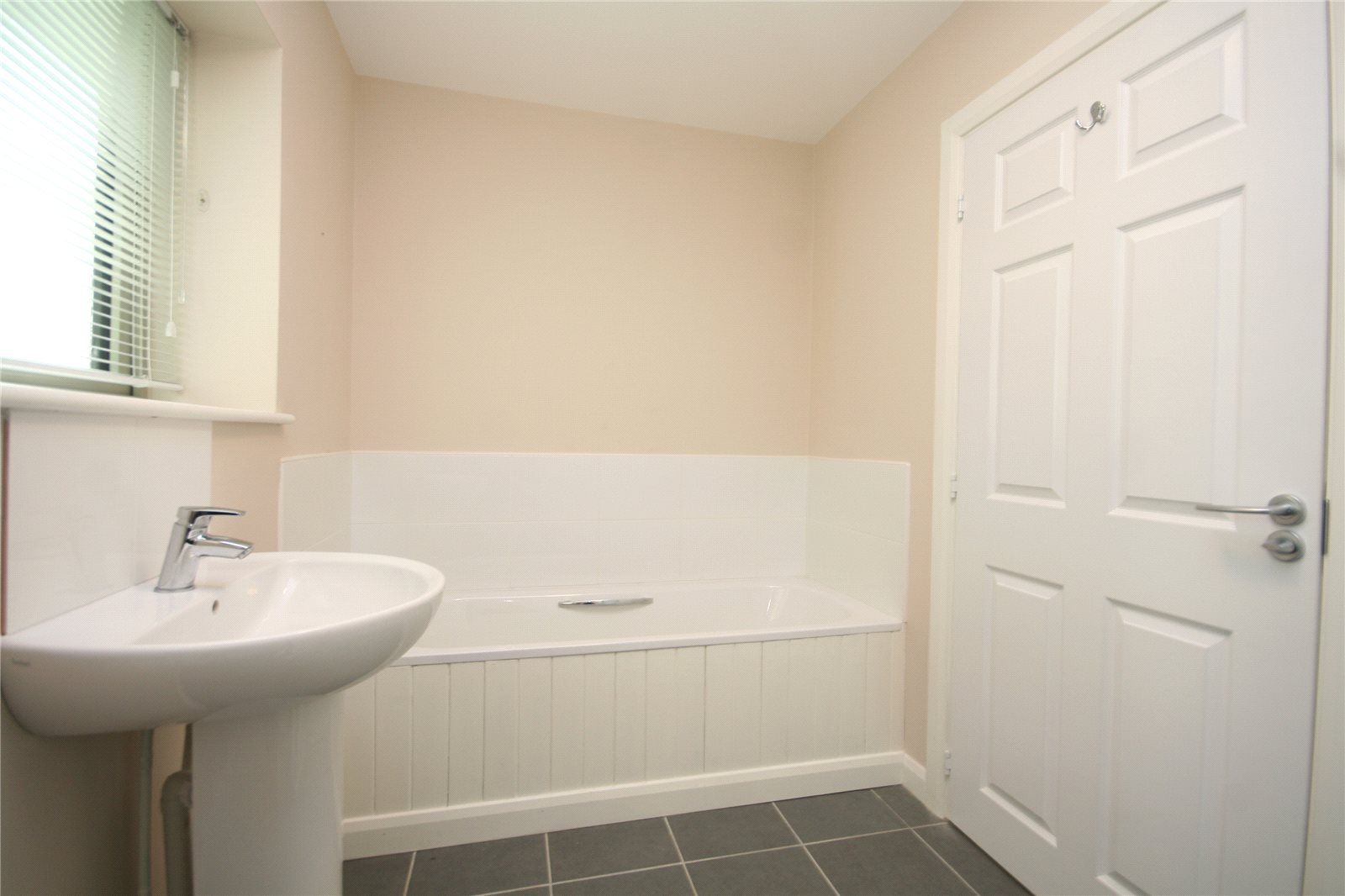 4 bedroom House to let in Charlton Kings, Cheltenham, Gloucestershire