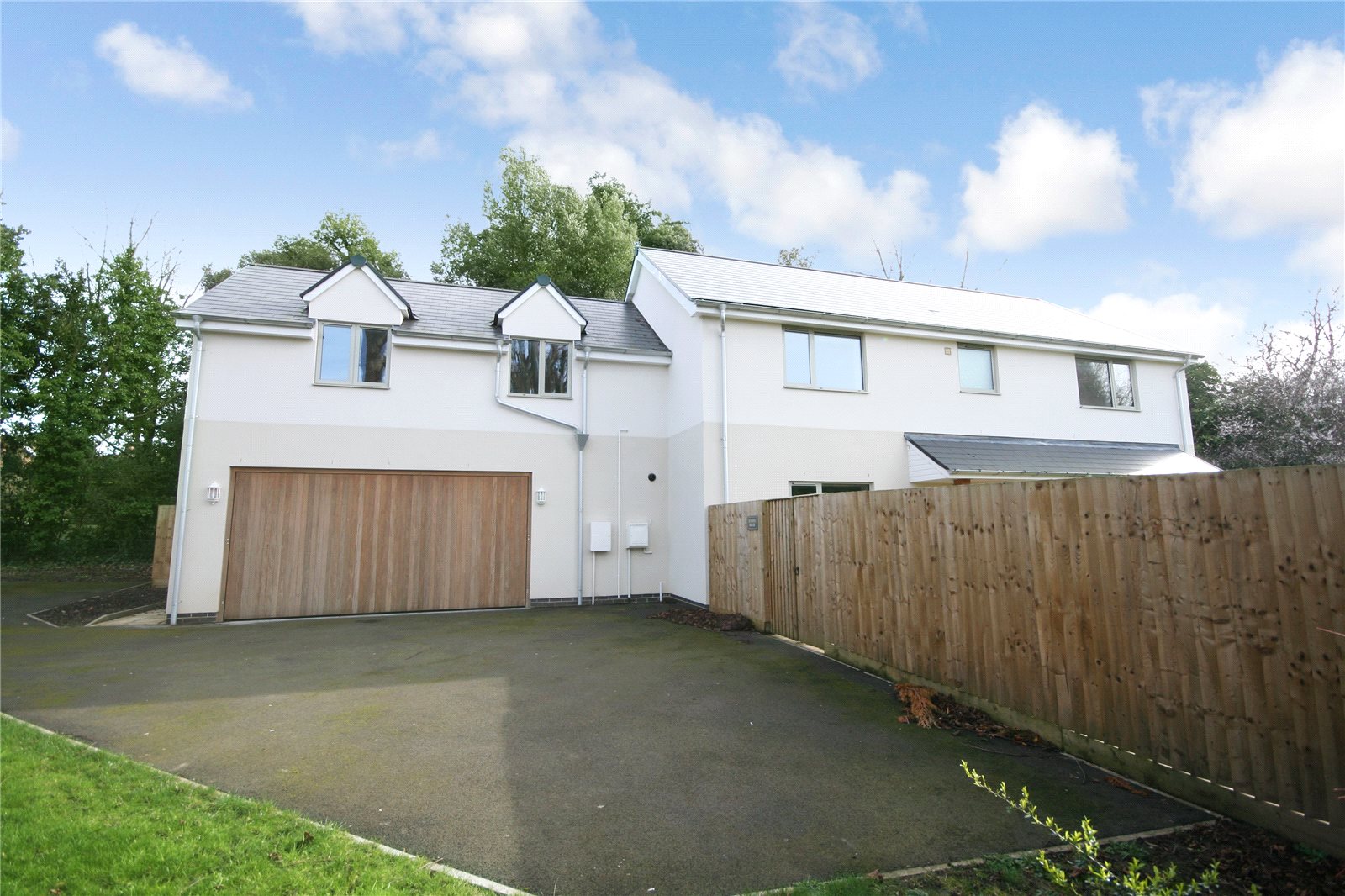 4 bedroom House to let in Charlton Kings, Cheltenham, Gloucestershire