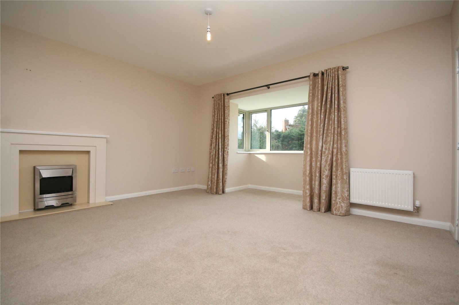 4 bedroom House to let in Charlton Kings, Cheltenham, Gloucestershire