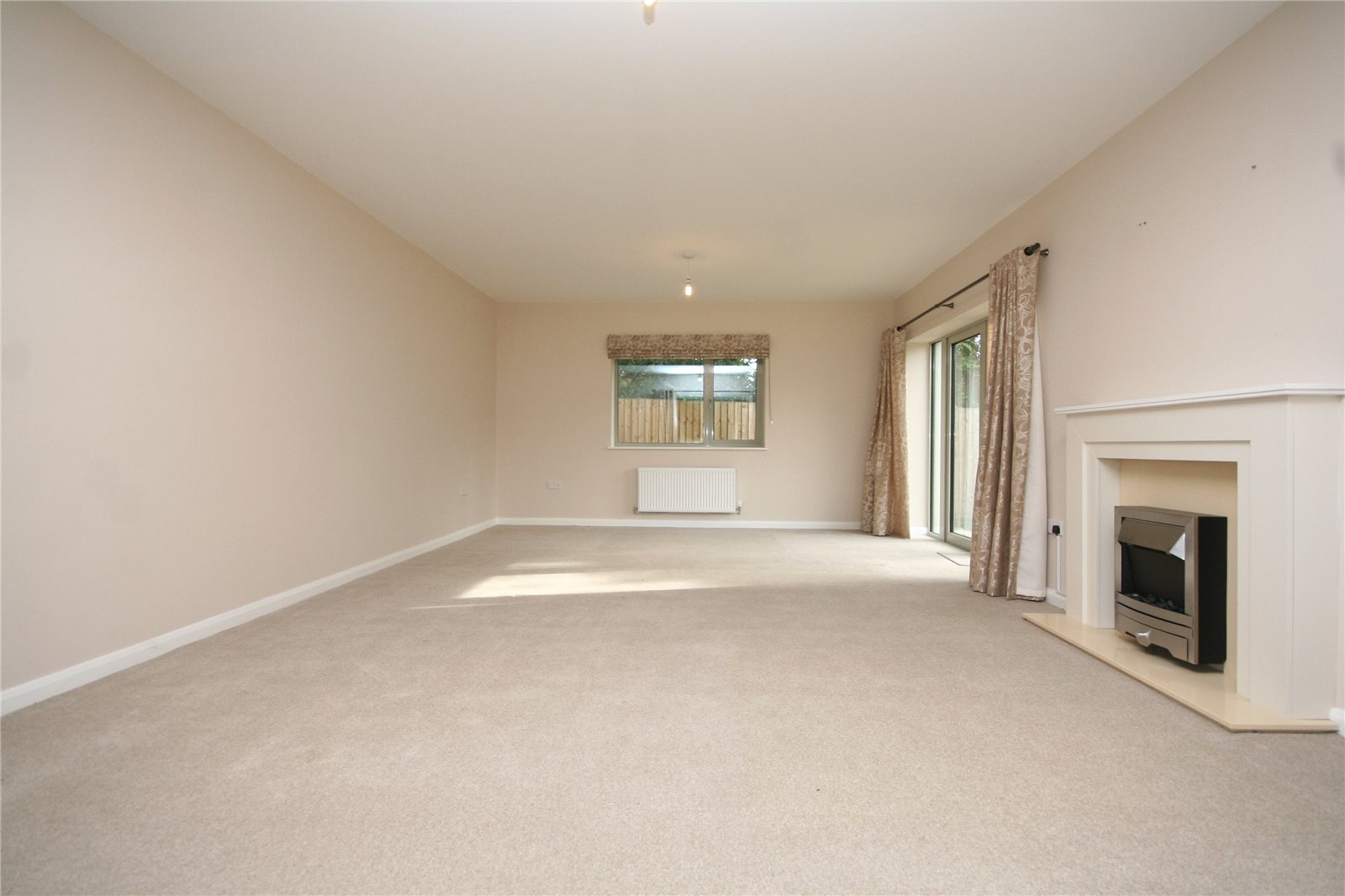 4 bedroom House to let in Charlton Kings, Cheltenham, Gloucestershire