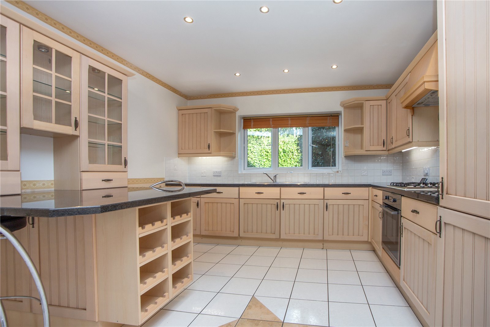 5 bedroom House to let in Cheltenham, Gloucestershire