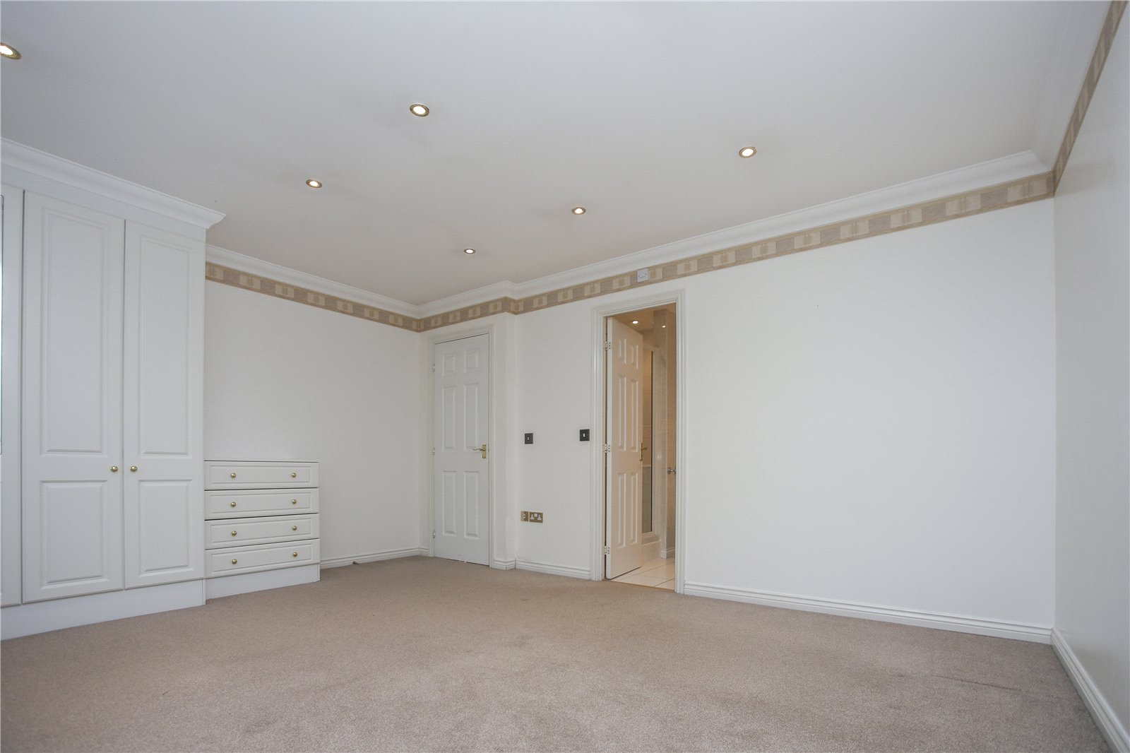 5 bedroom House to let in Cheltenham, Gloucestershire